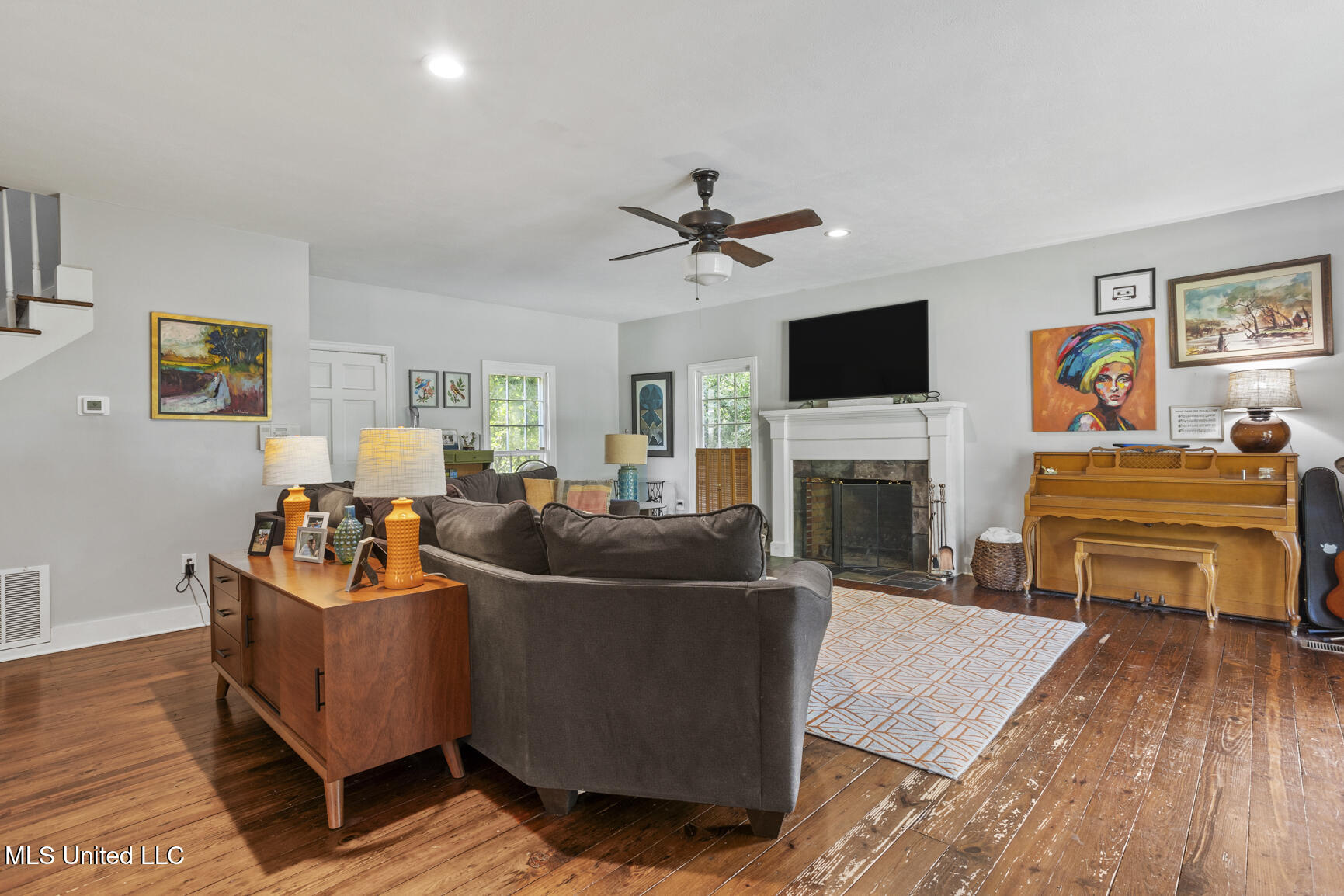 299 Wood Dale Drive Property Photo 5