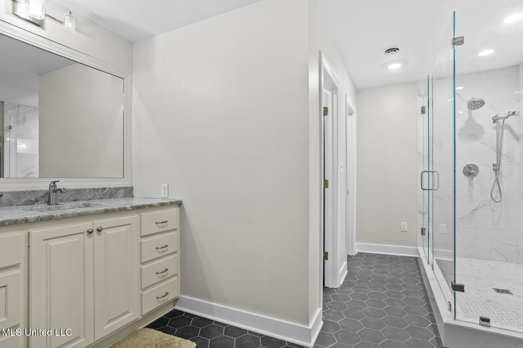 299 Wood Dale Drive Property Photo 34