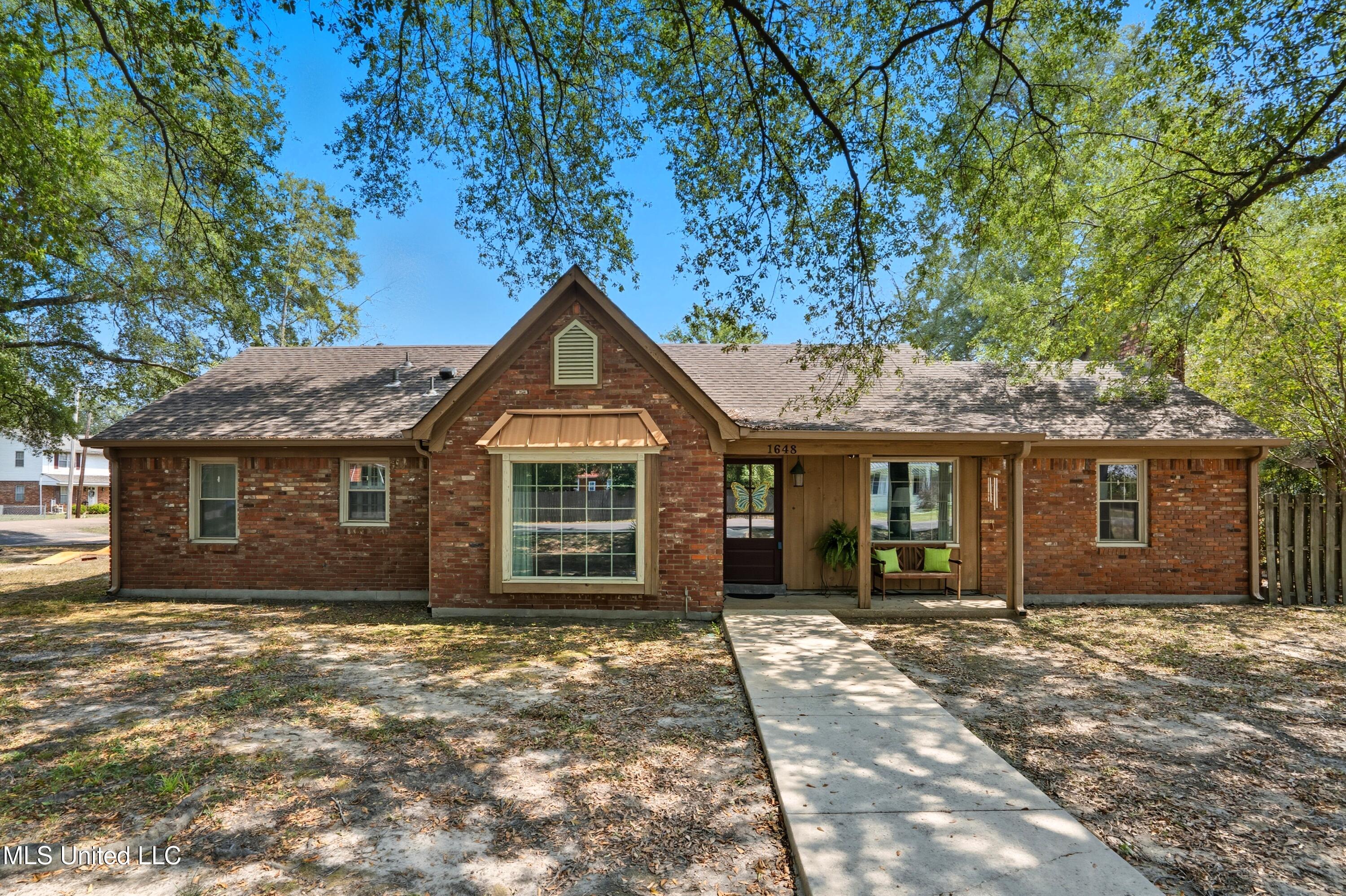 1648 Cummins Avenue Property Photo 1