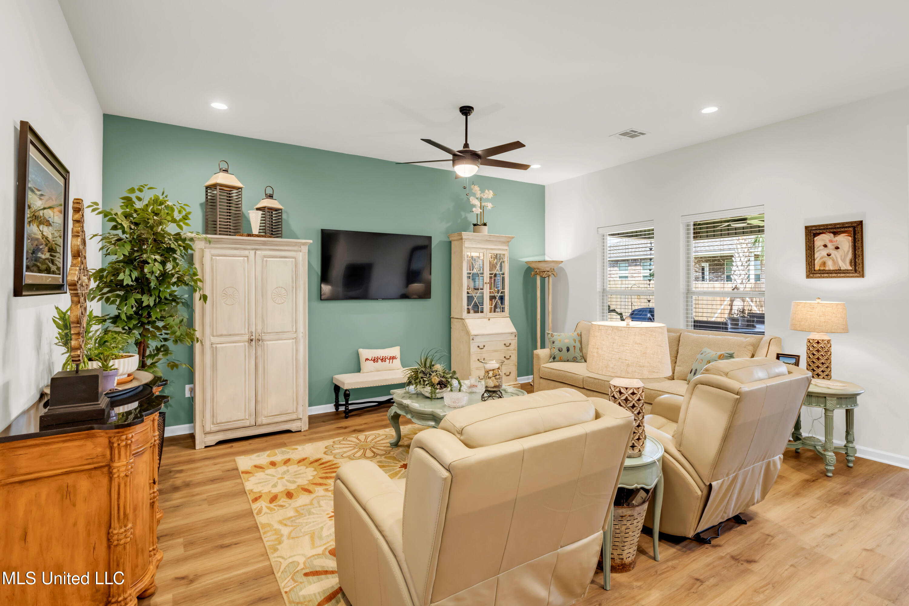 11402 Crystal Lake Drive Property Photo 9