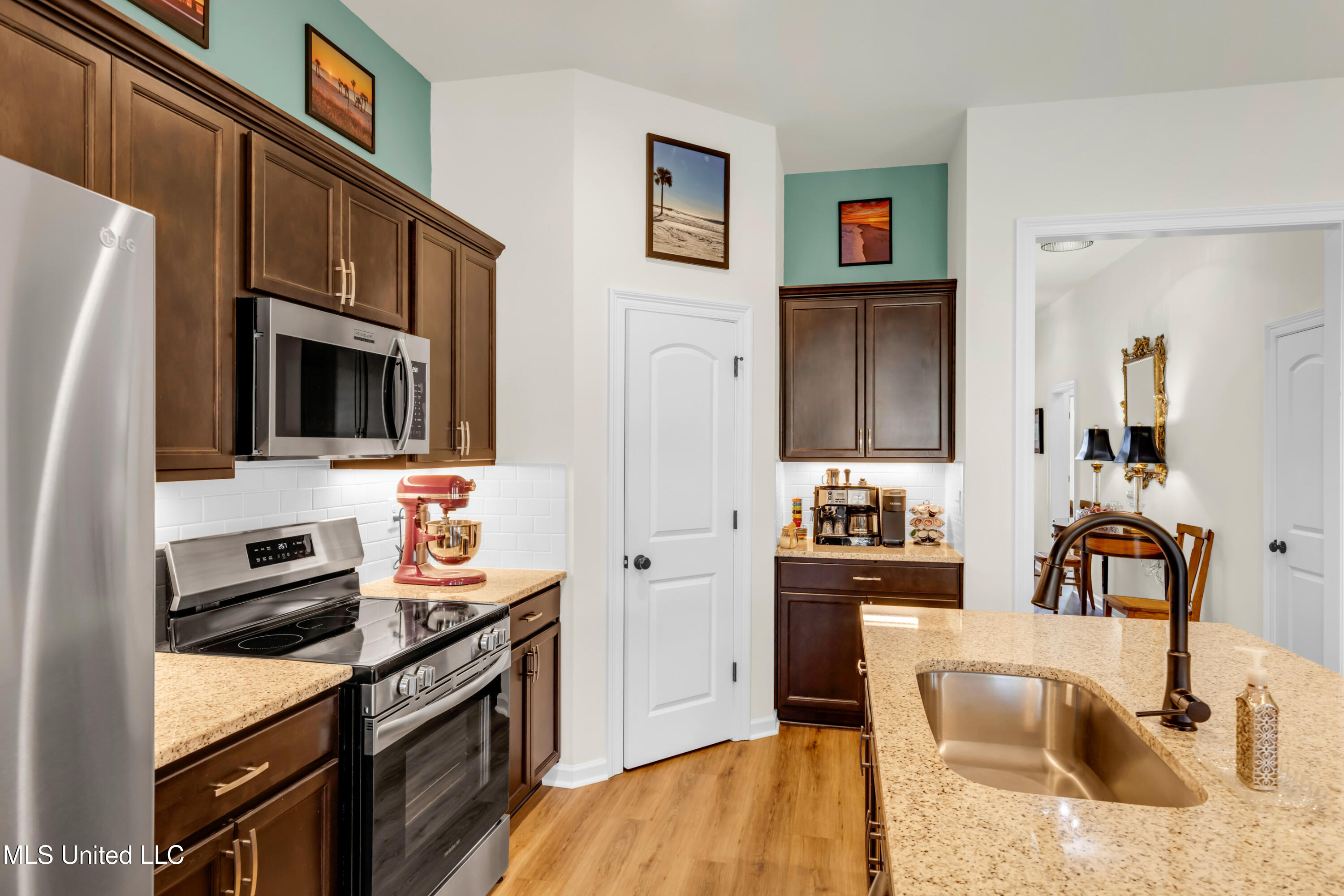 11402 Crystal Lake Drive Property Photo 18