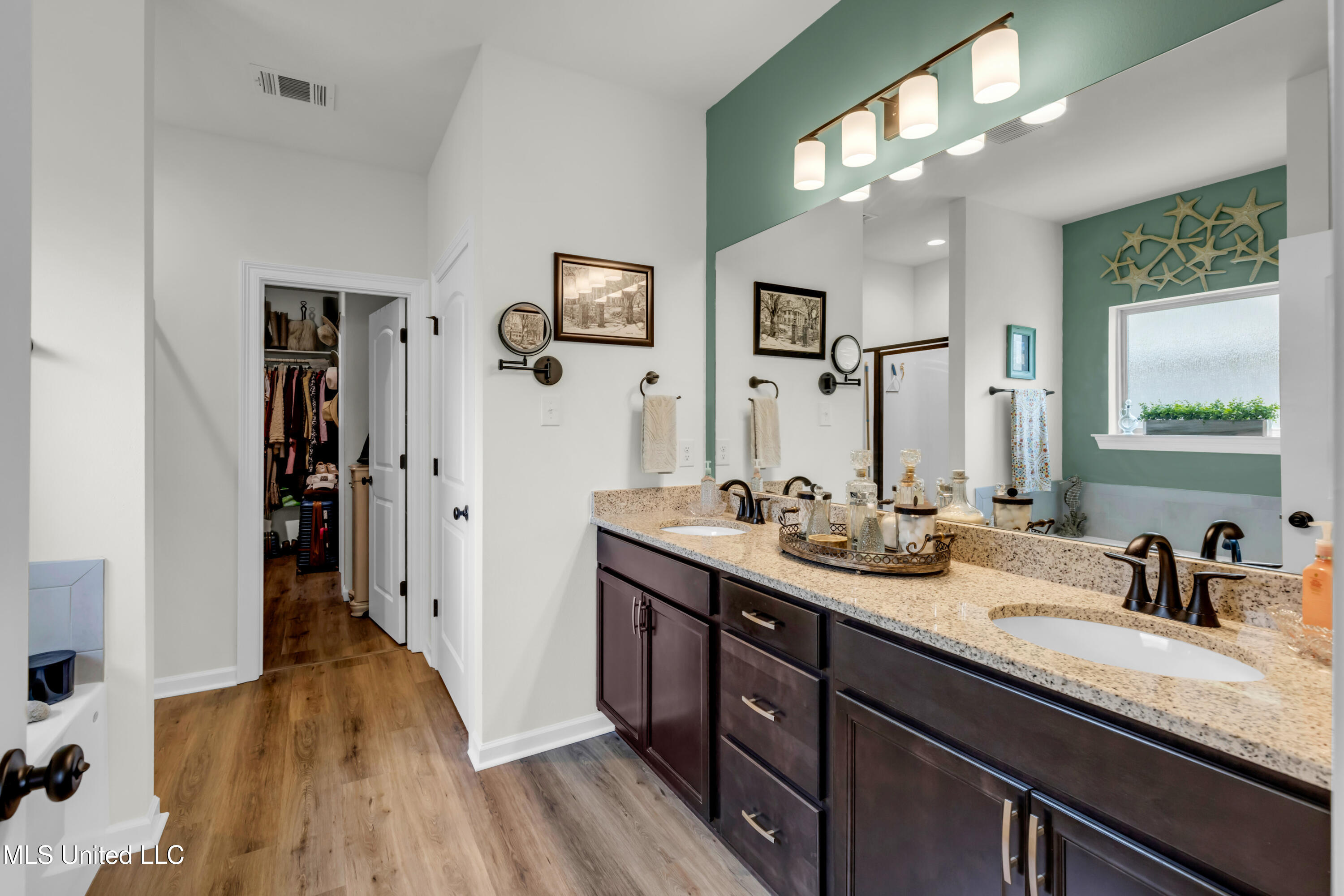 11402 Crystal Lake Drive Property Photo 23