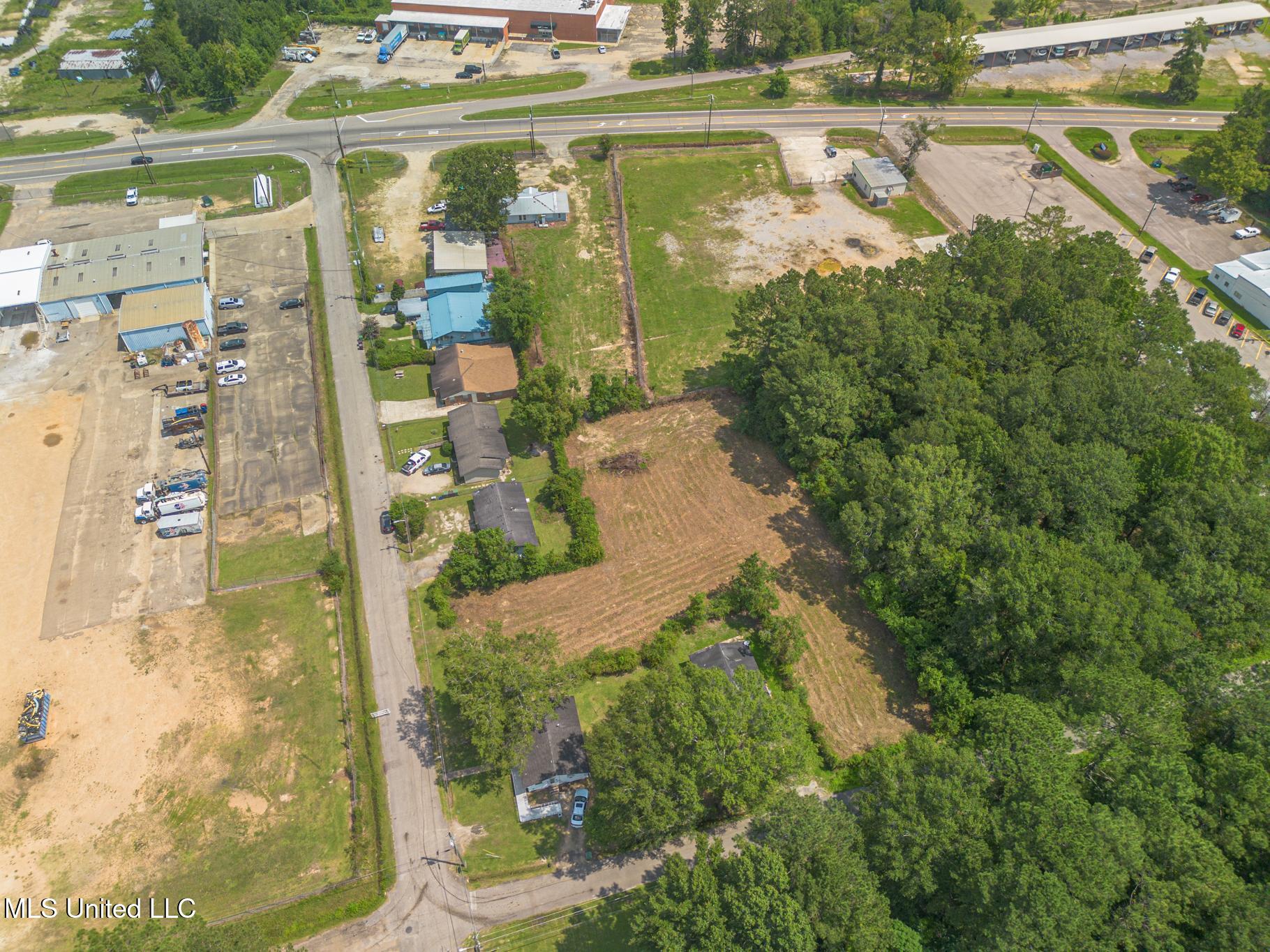 5205 Old Hwy 42 Property Photo 5