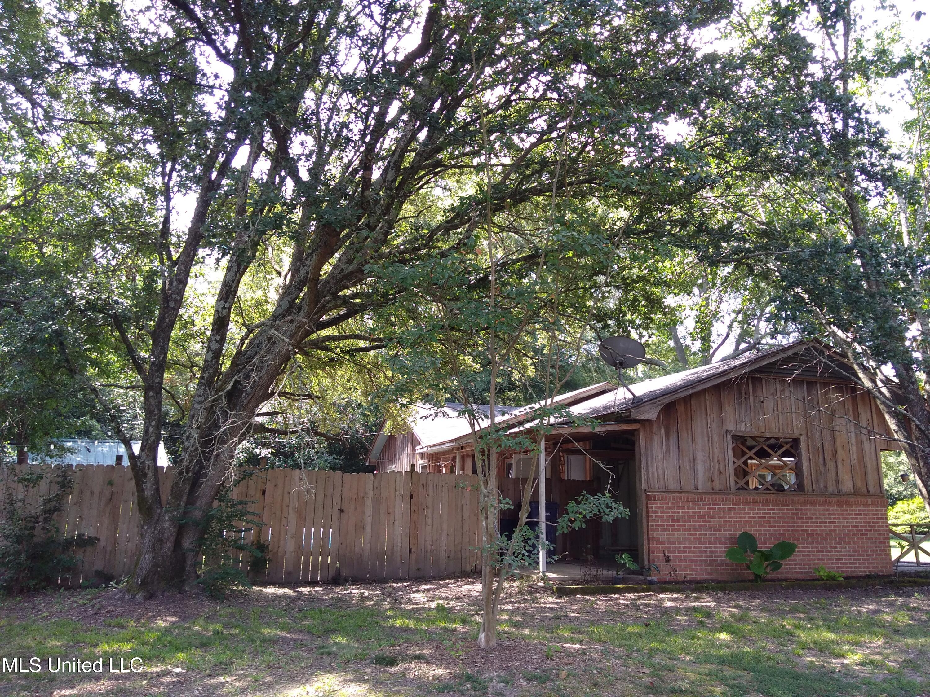 130 Lee Circle Property Photo 6
