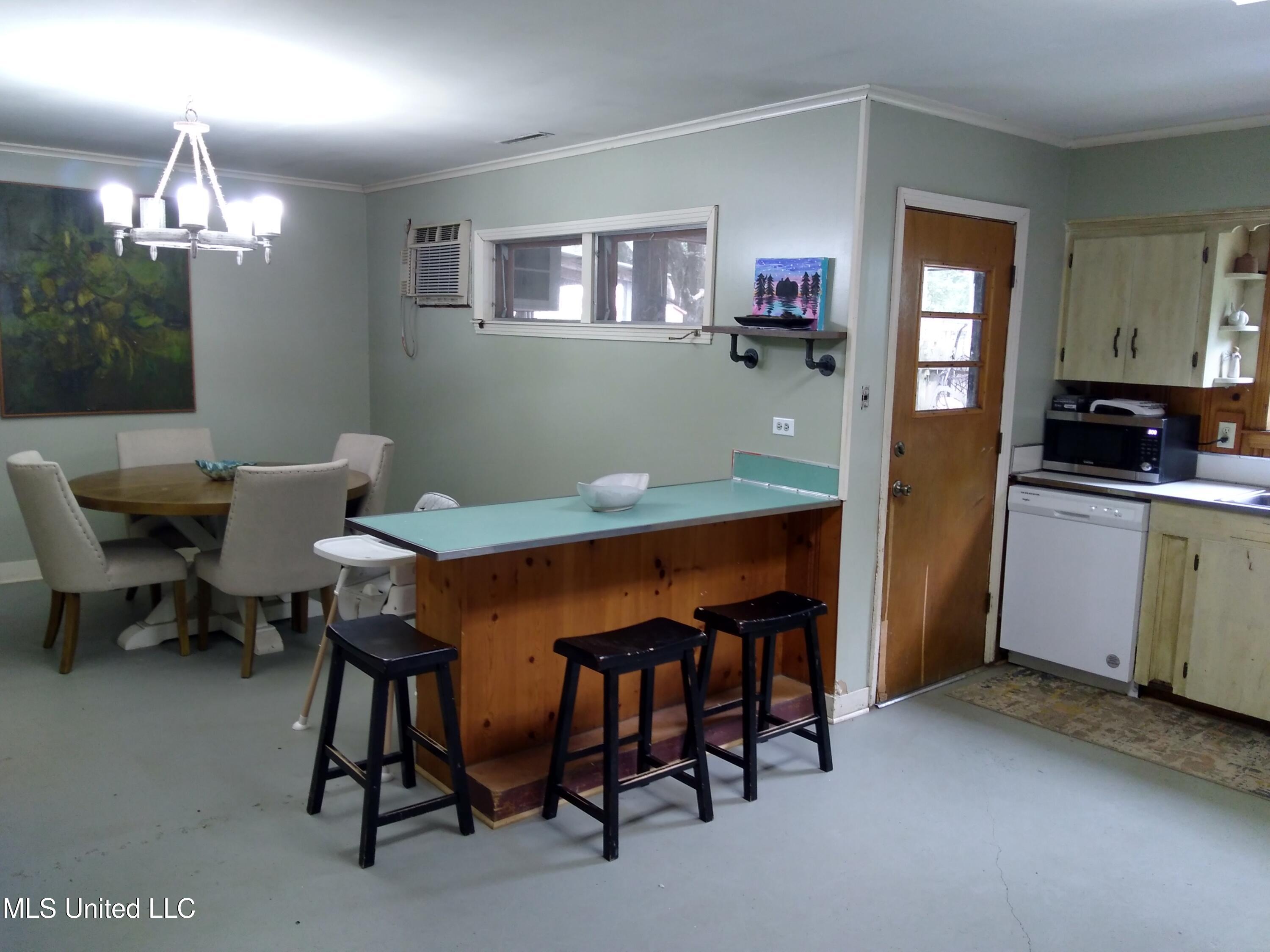 130 Lee Circle Property Photo 8