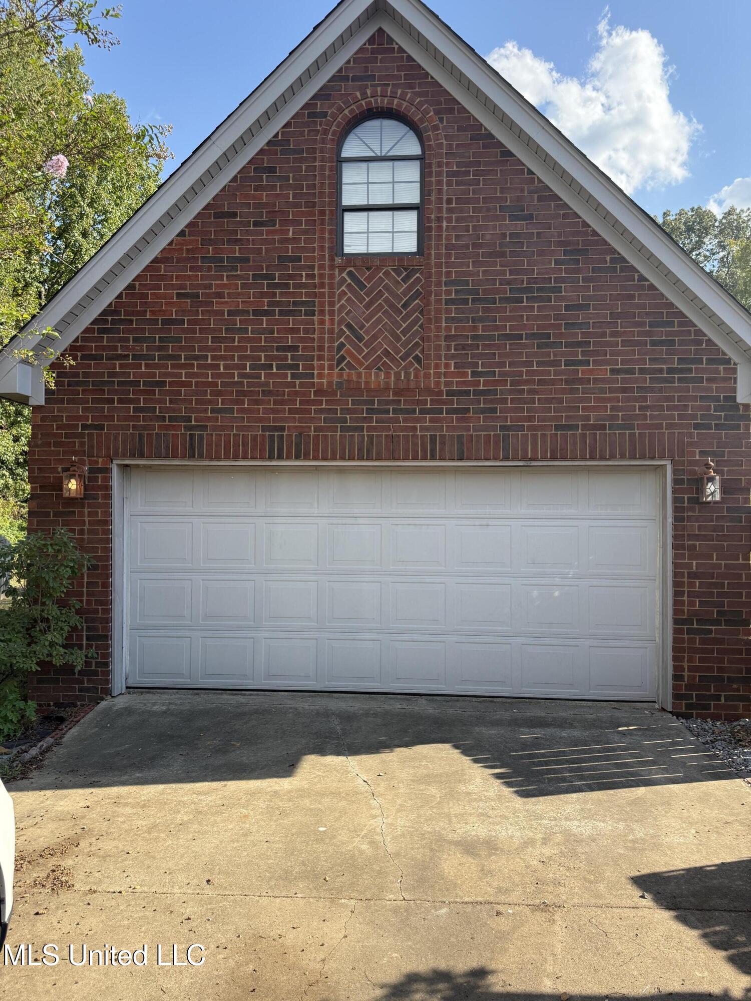 1999 Edgewood Boulevard Property Photo 4