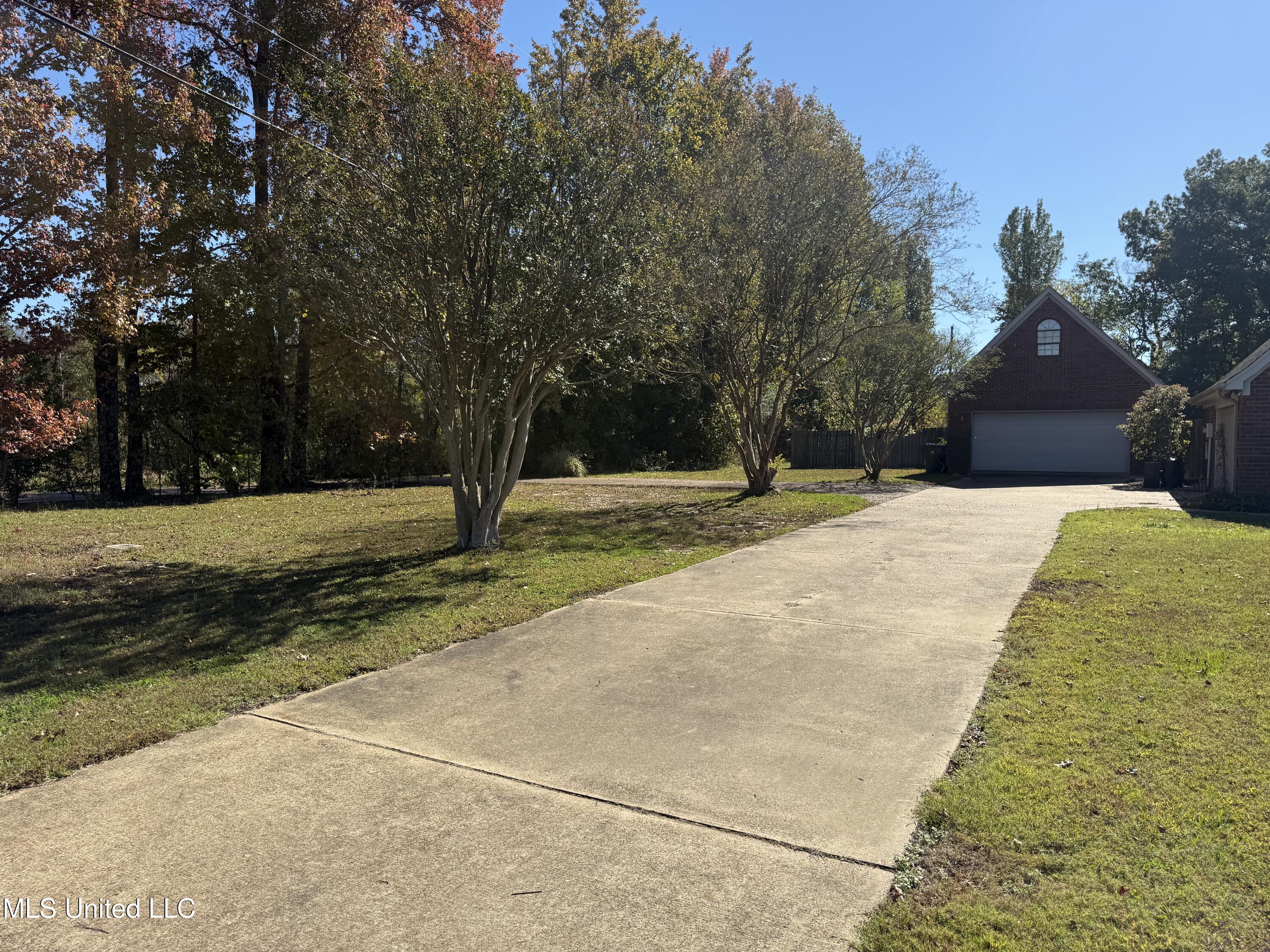 1999 Edgewood Boulevard Property Photo 5