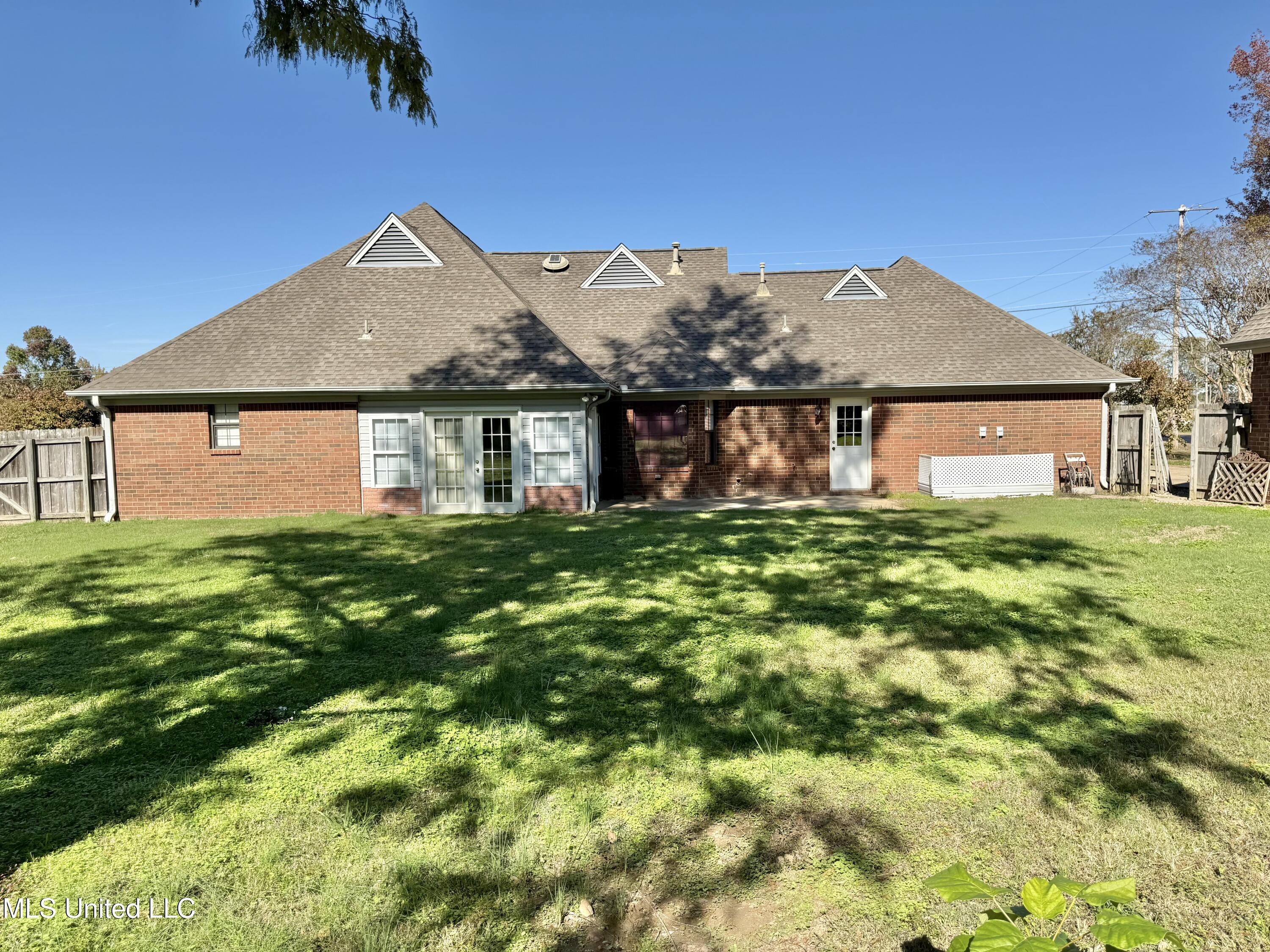 1999 Edgewood Boulevard Property Photo 9