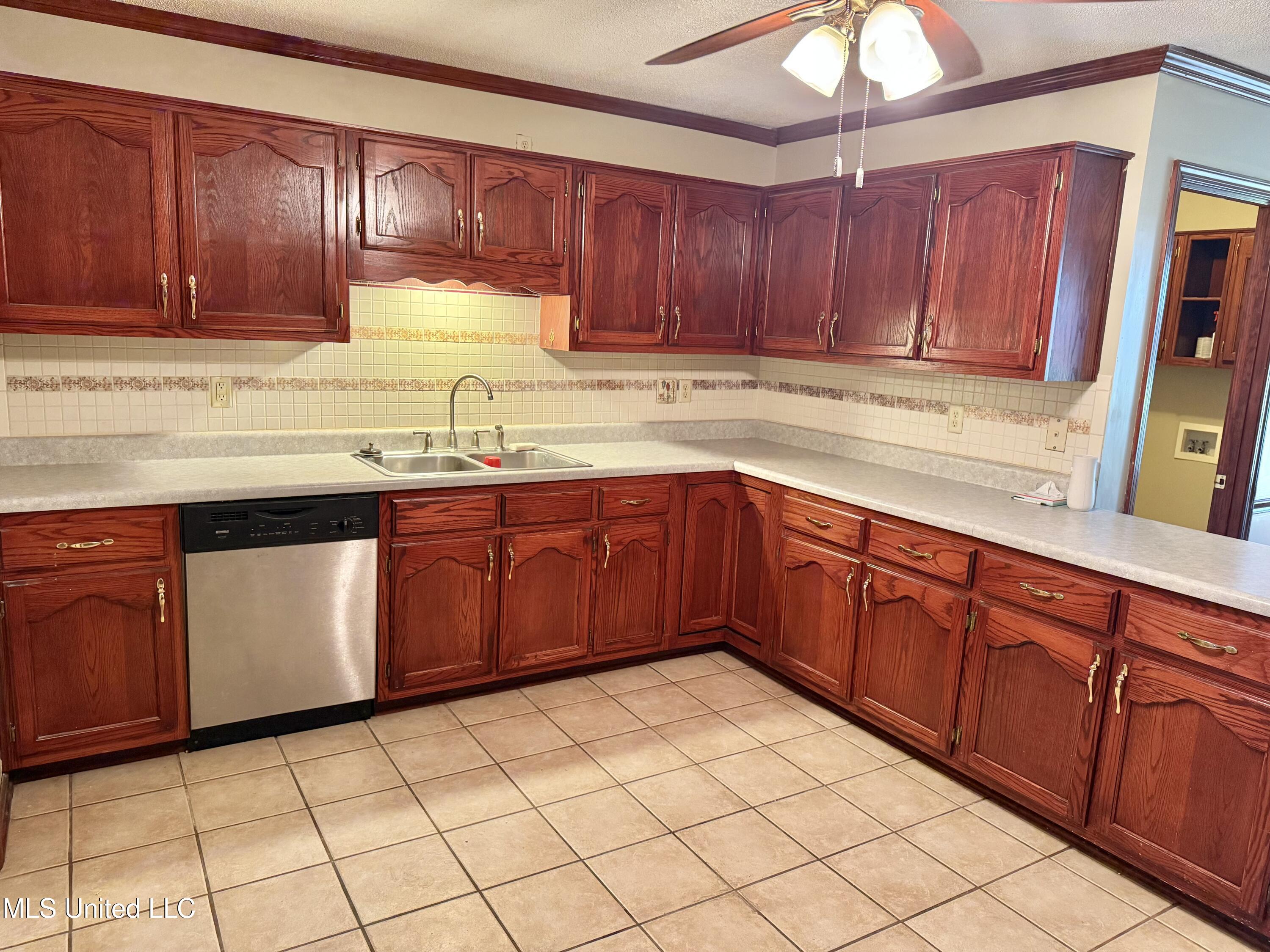 1999 Edgewood Boulevard Property Photo 15