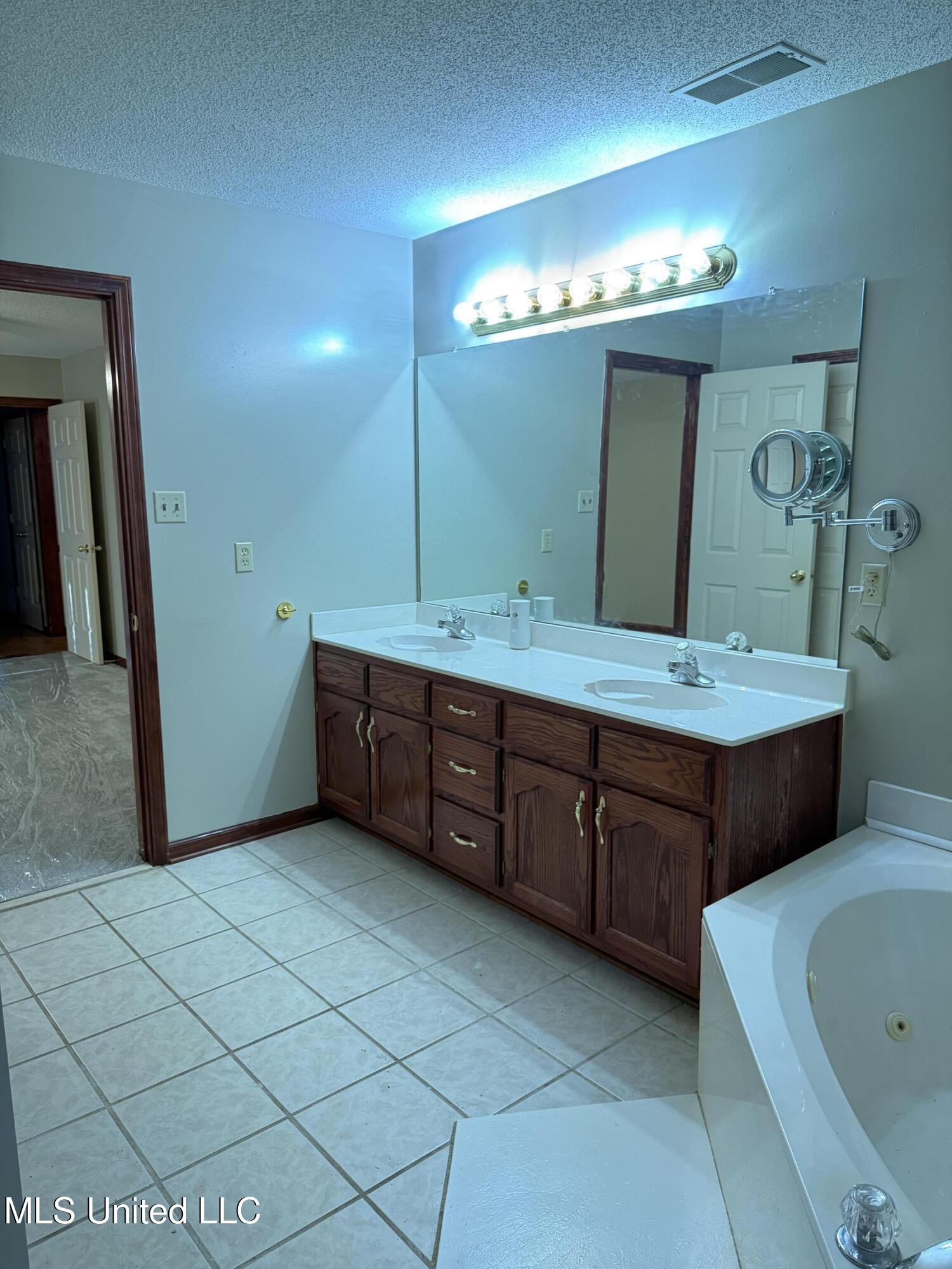 1999 Edgewood Boulevard Property Photo 32