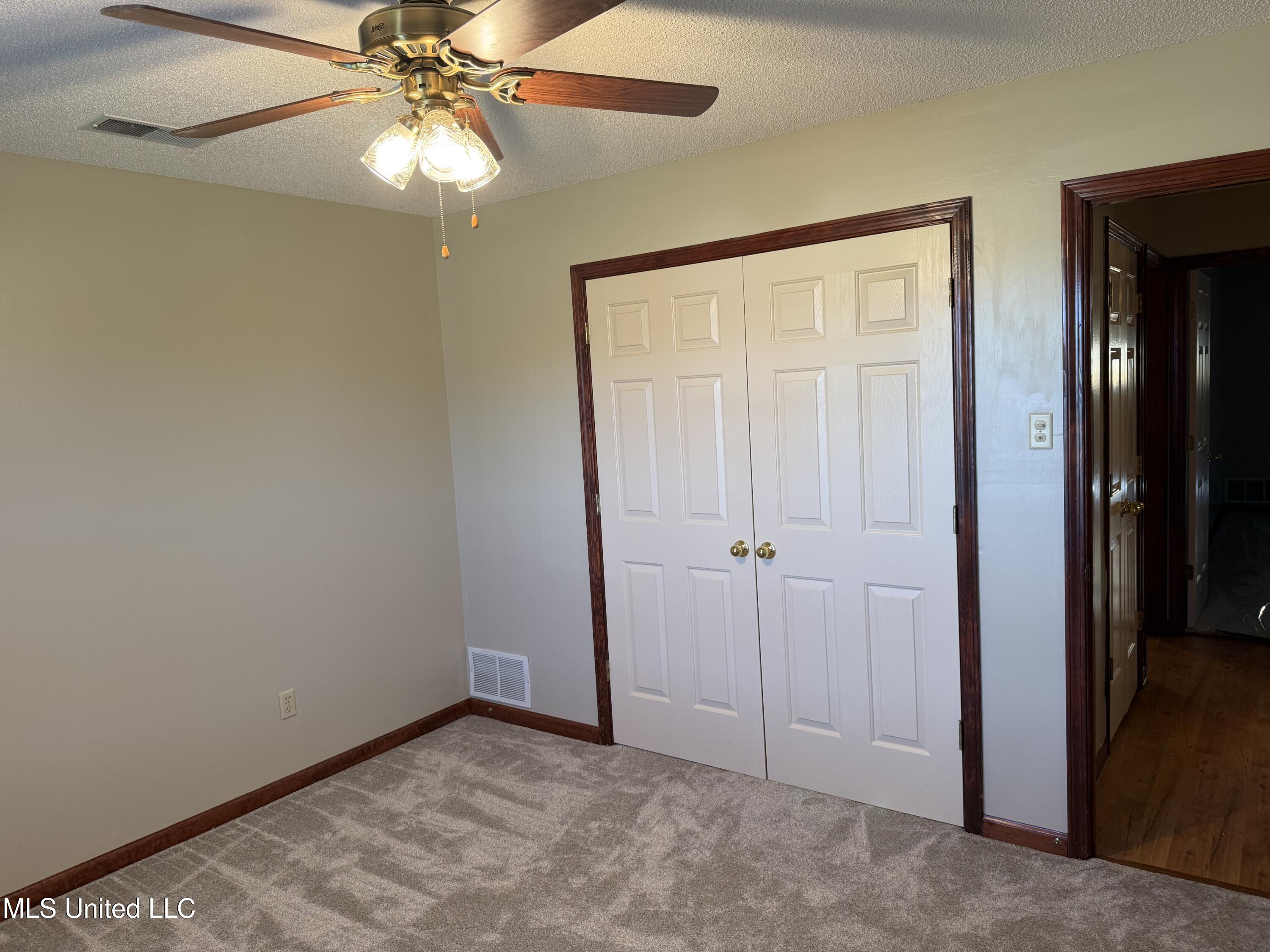 1999 Edgewood Boulevard Property Photo 41