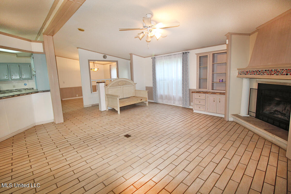 202 Howell Road Property Photo 3