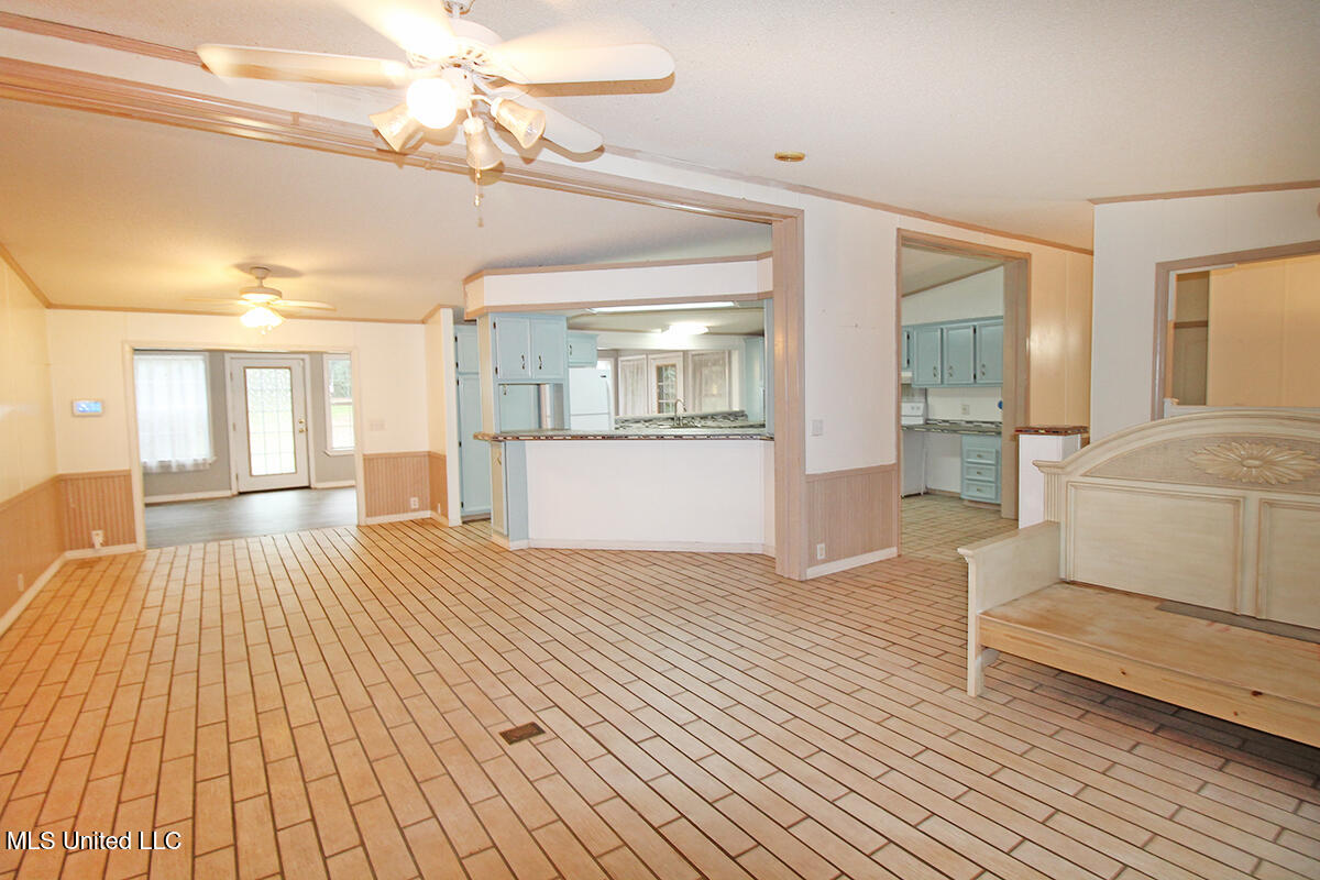 202 Howell Road Property Photo 4
