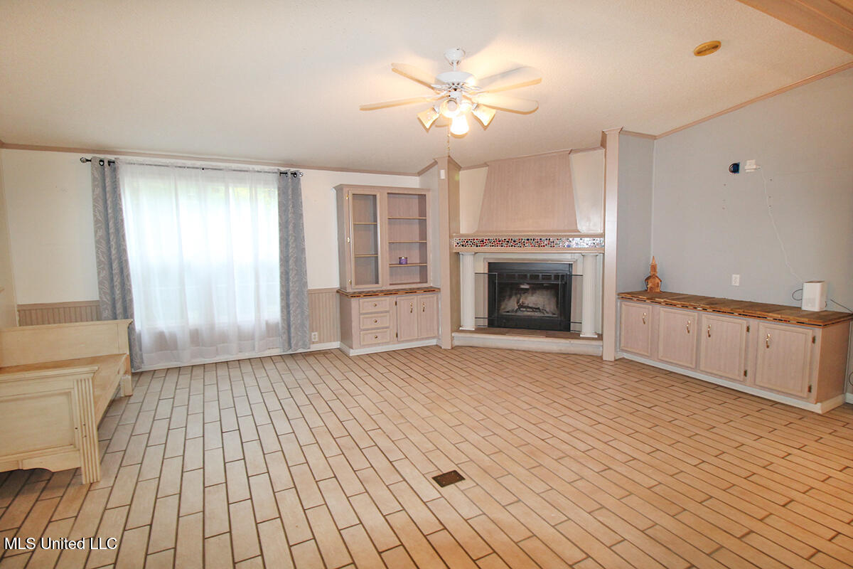 202 Howell Road Property Photo 6