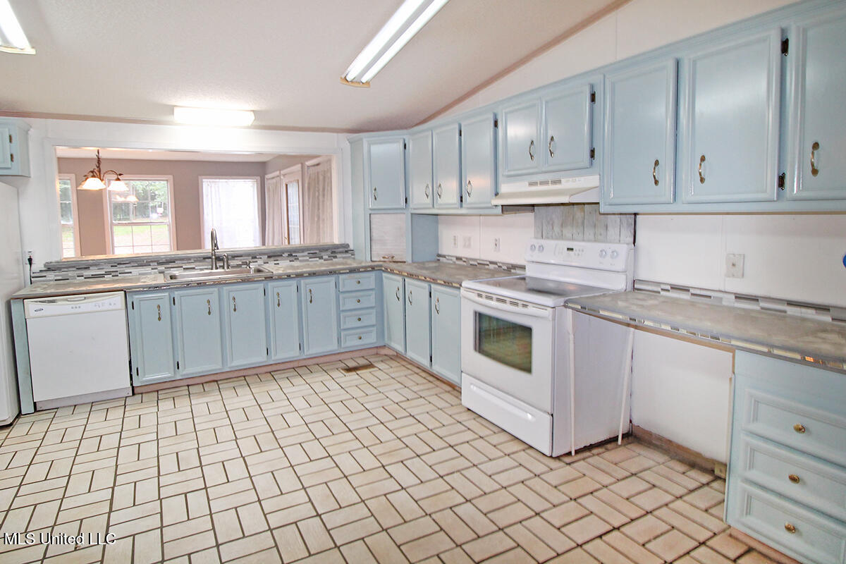 202 Howell Road Property Photo 12