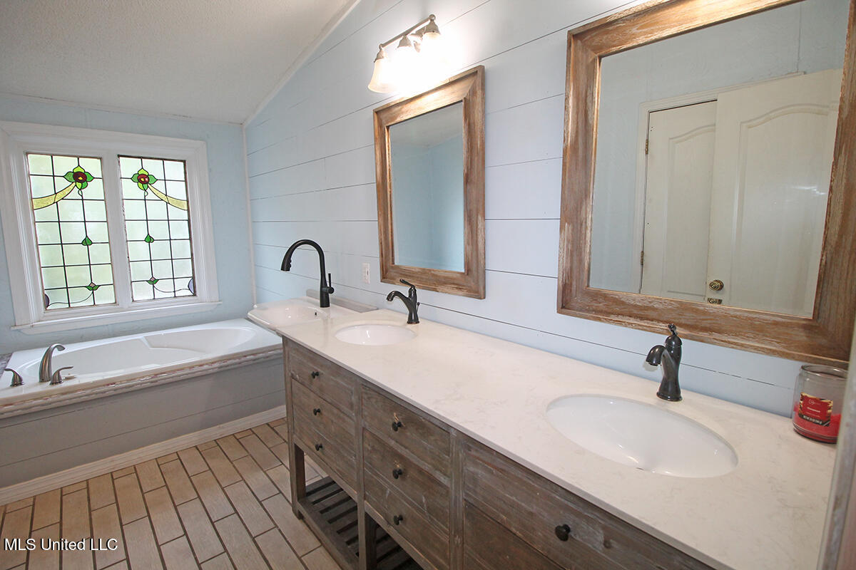 202 Howell Road Property Photo 28