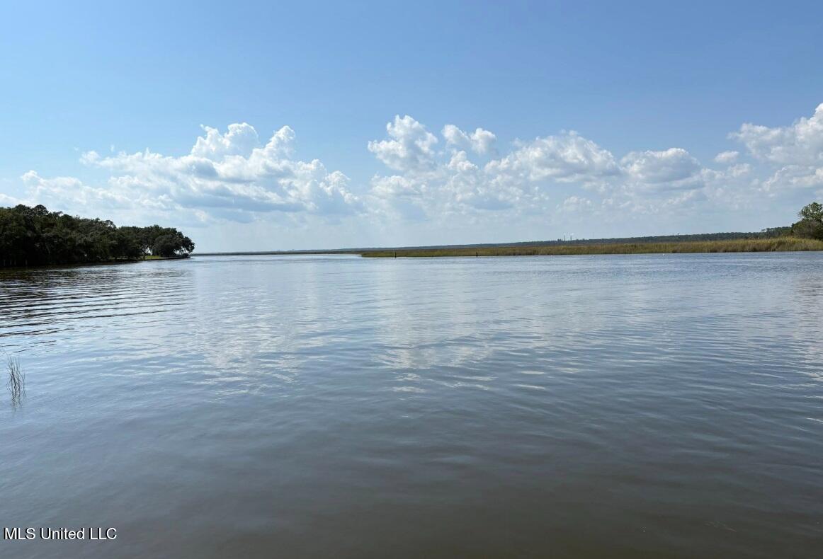 Winding Way Drive Property Photo 6