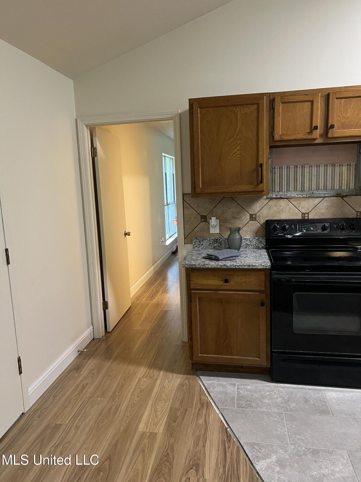 260 Lakeside Drive Property Photo 4