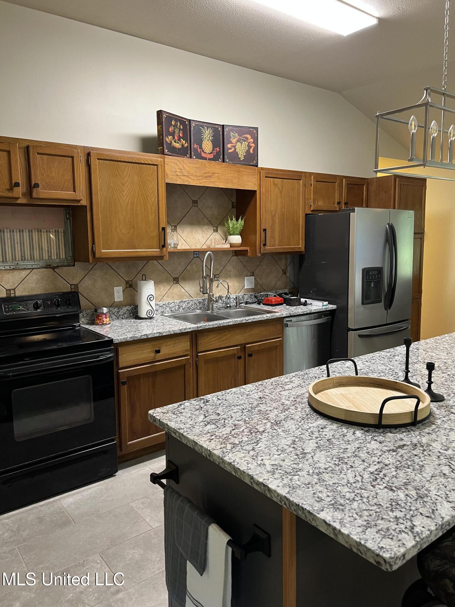 260 Lakeside Drive Property Photo 5