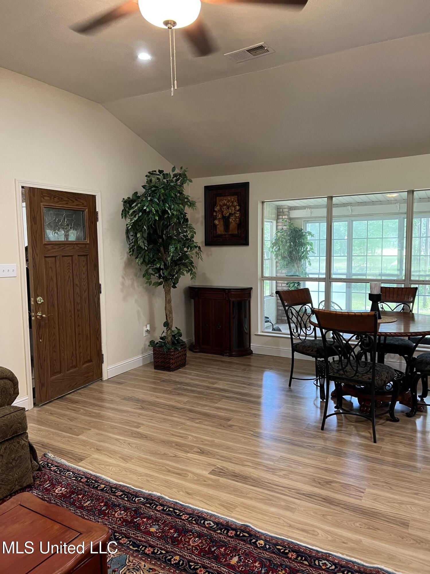 260 Lakeside Drive Property Photo 8