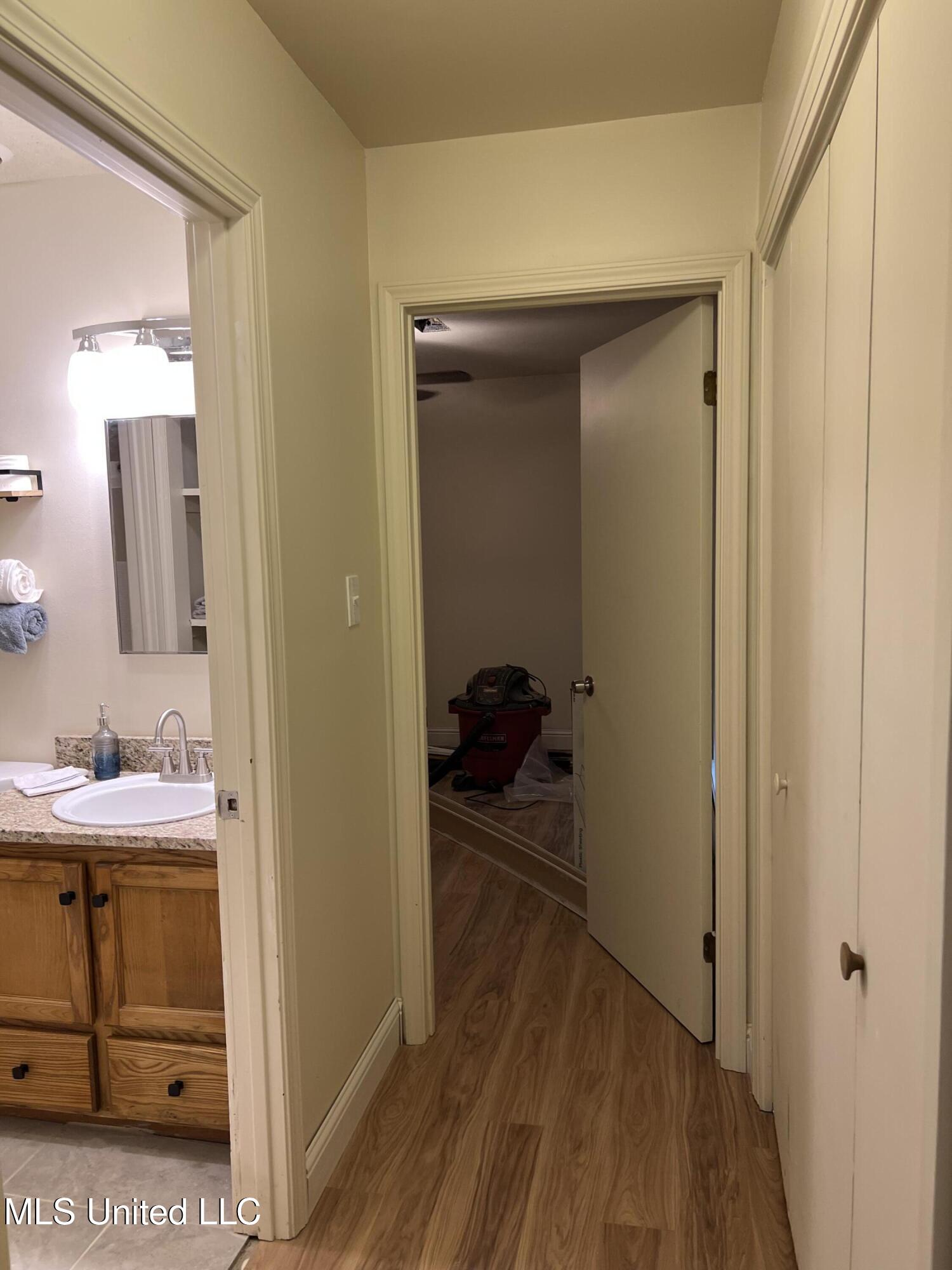 260 Lakeside Drive Property Photo 9