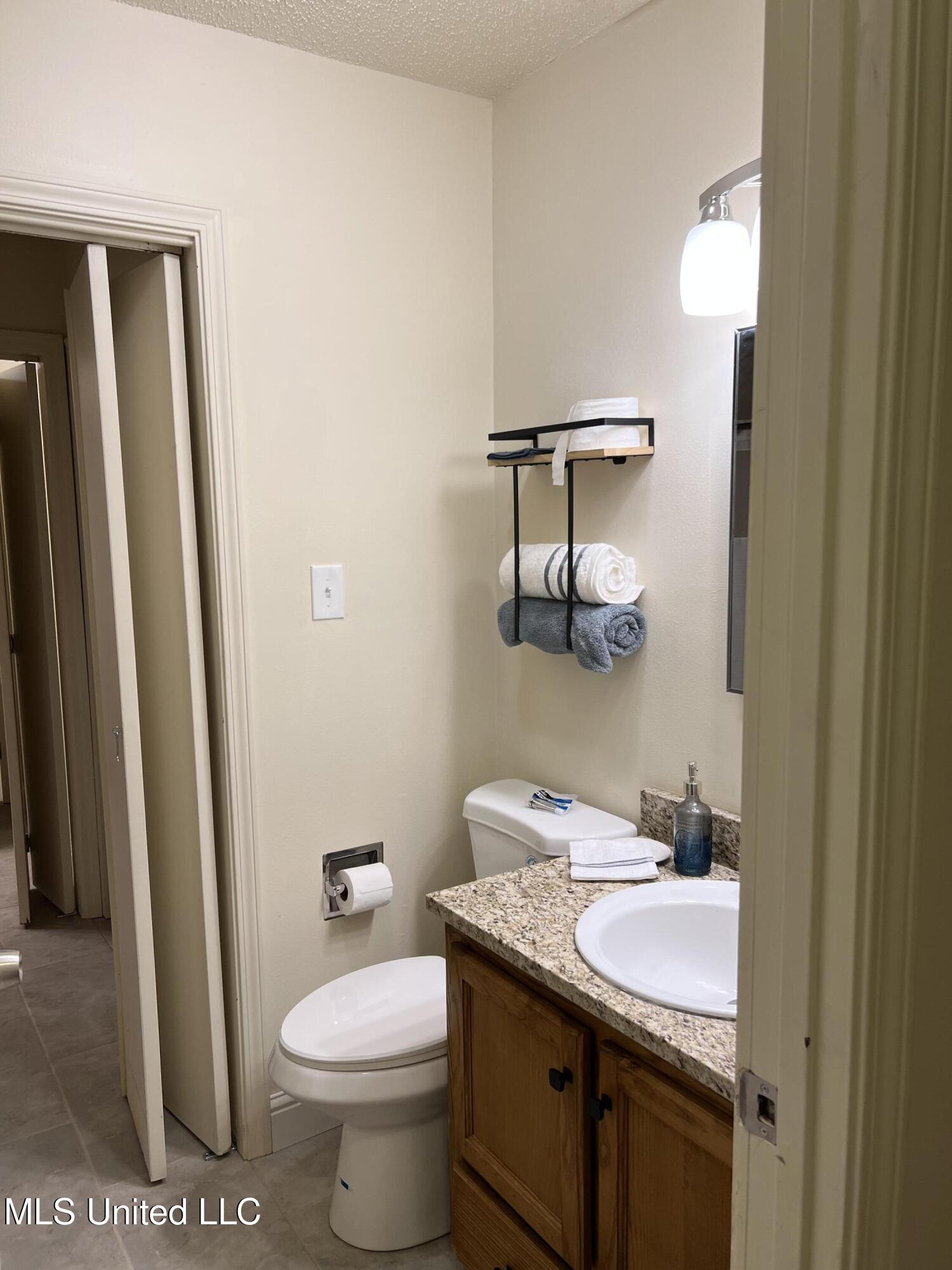 260 Lakeside Drive Property Photo 10