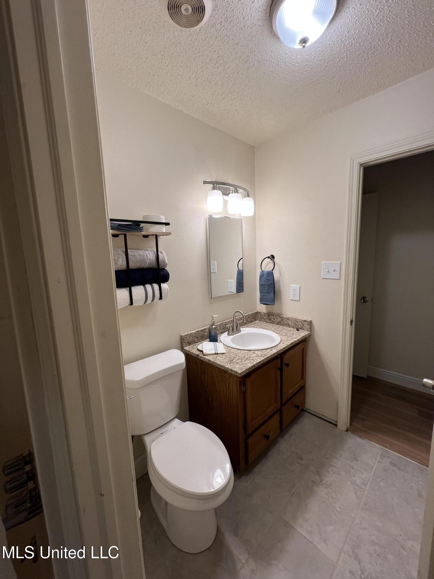 260 Lakeside Drive Property Photo 11