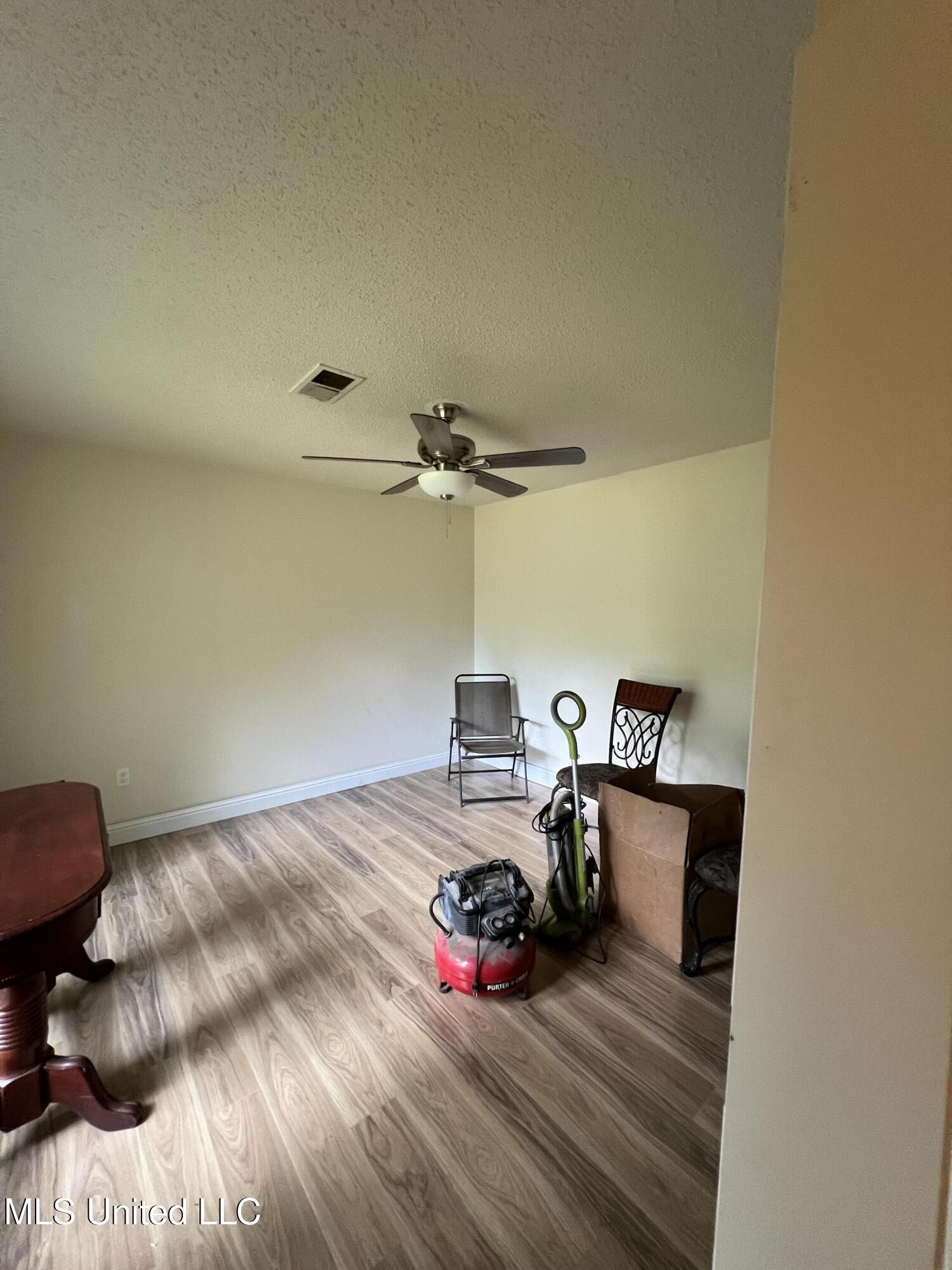 260 Lakeside Drive Property Photo 16