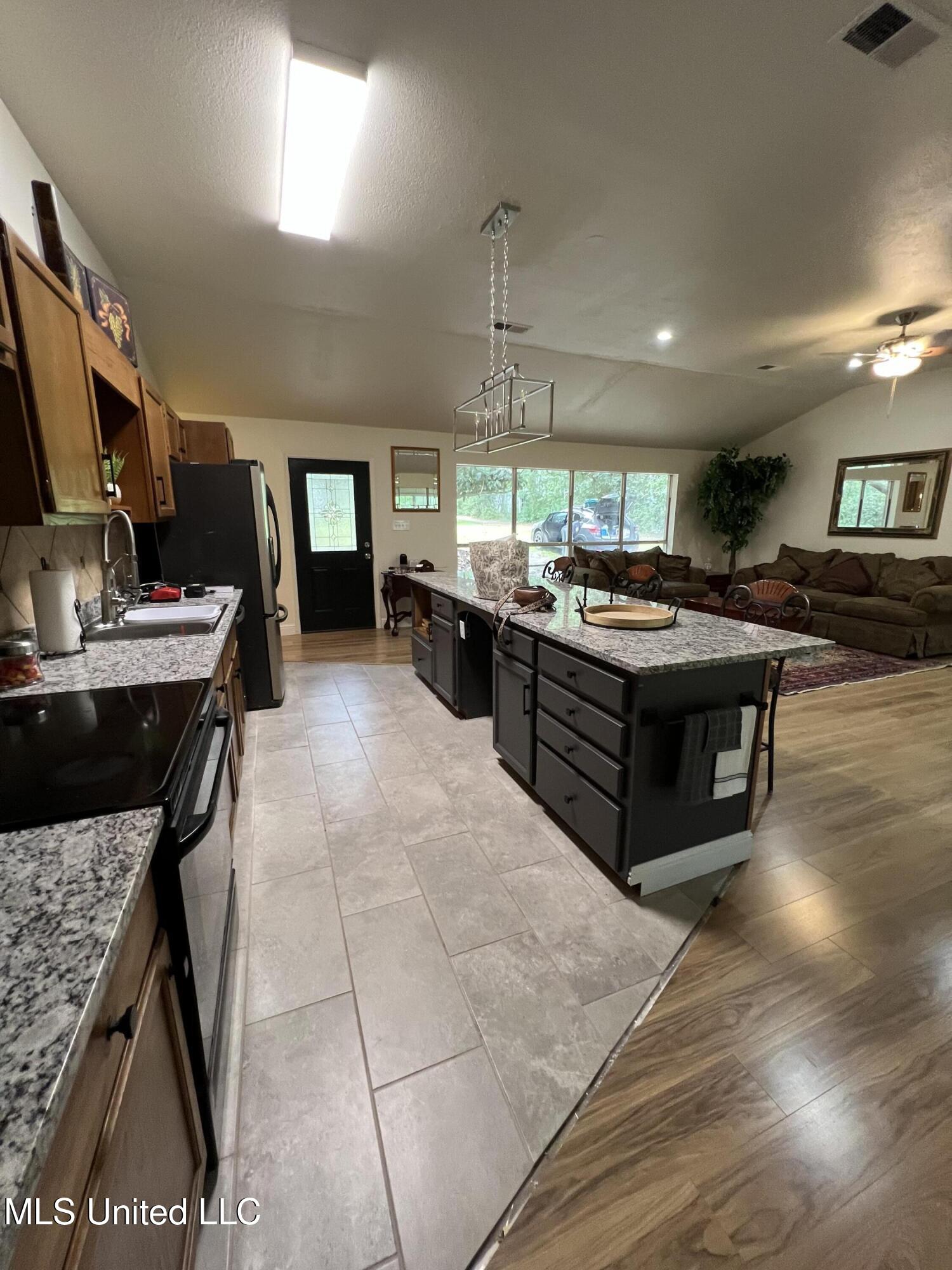 260 Lakeside Drive Property Photo 18