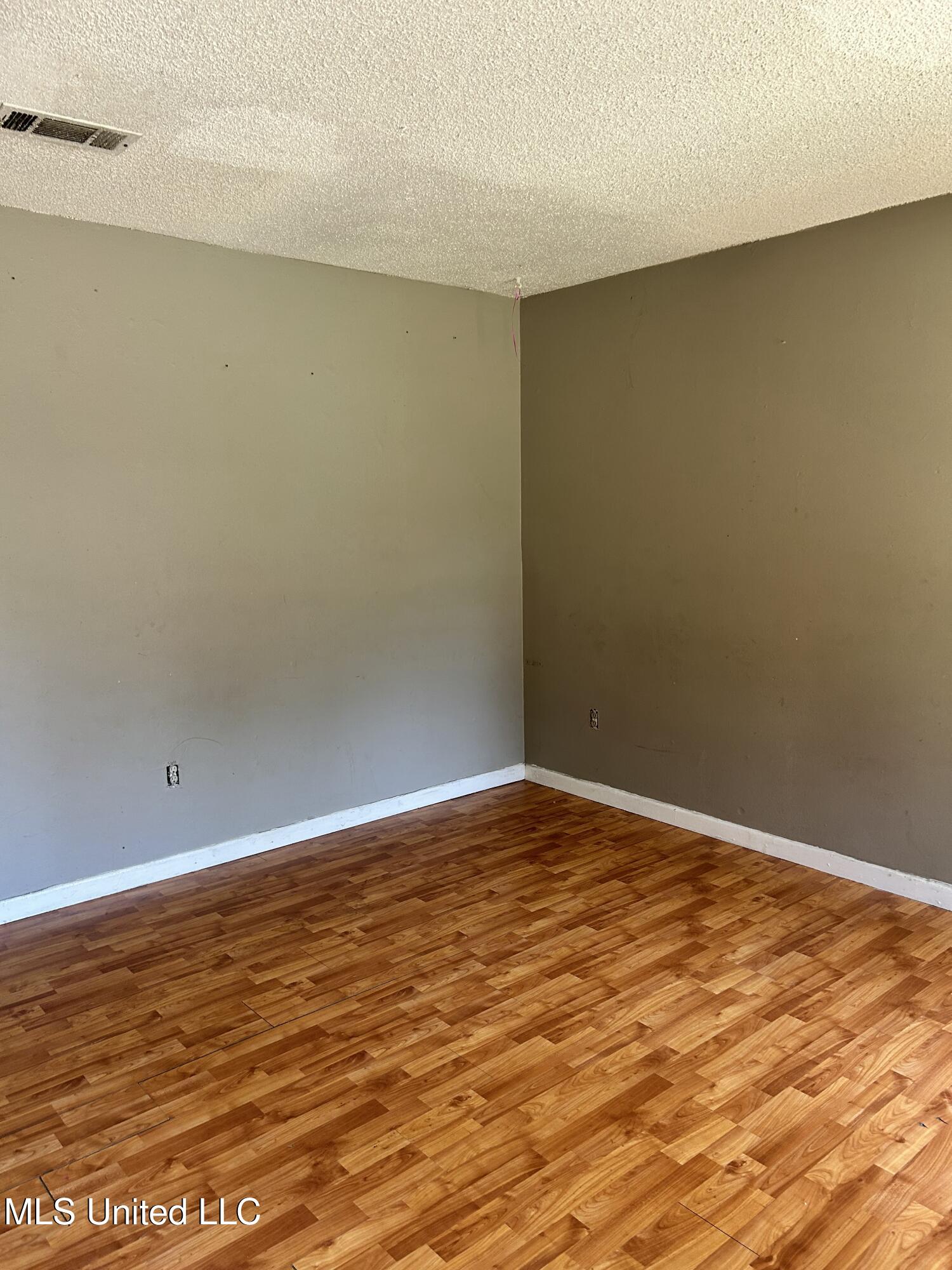 2000 Carol Drive Property Photo 2