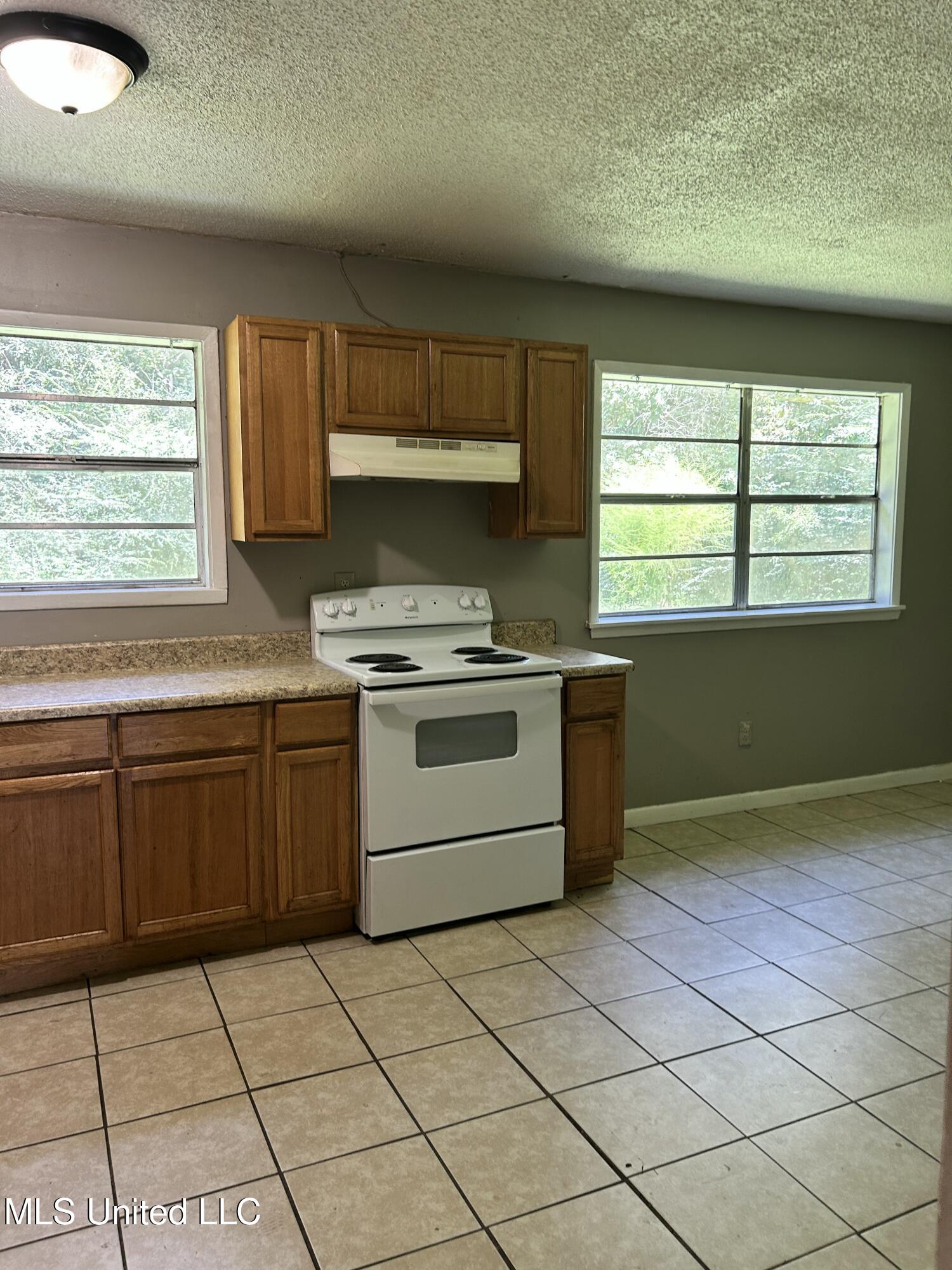 2000 Carol Drive Property Photo 4