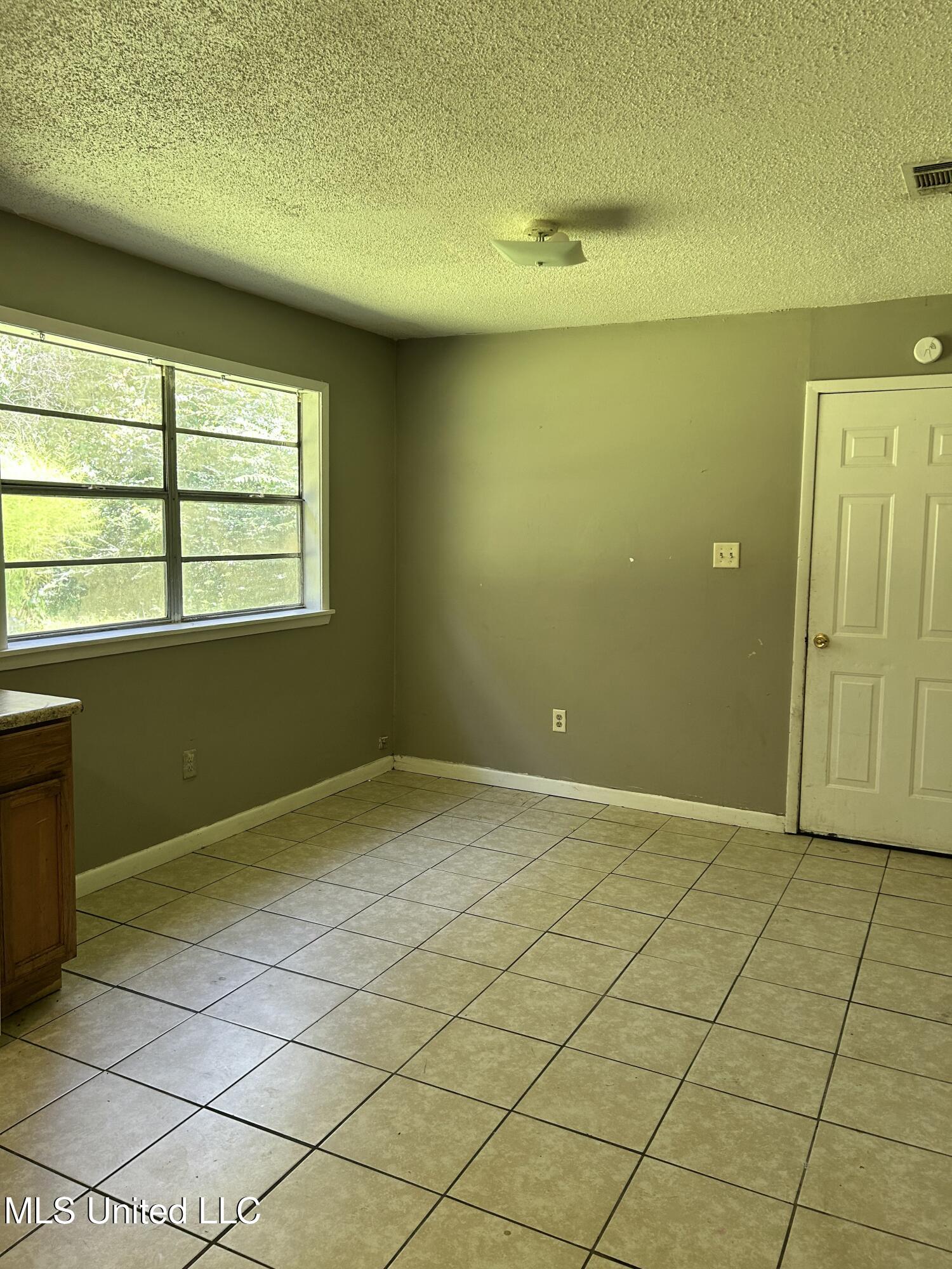 2000 Carol Drive Property Photo 5