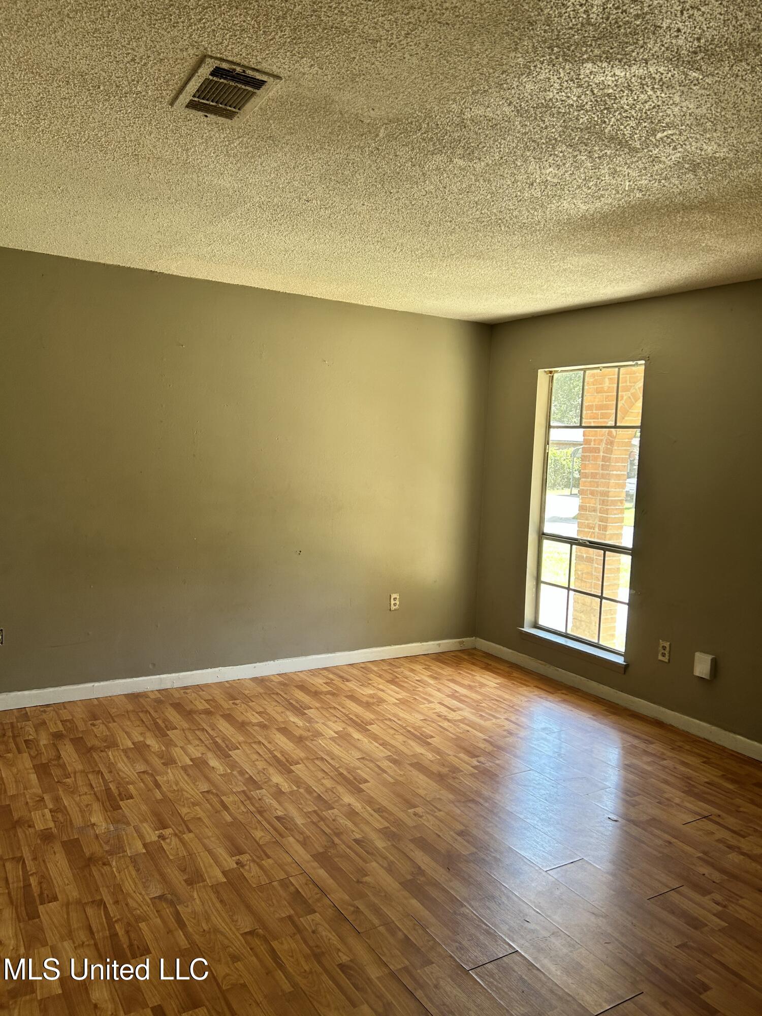 2000 Carol Drive Property Photo 6