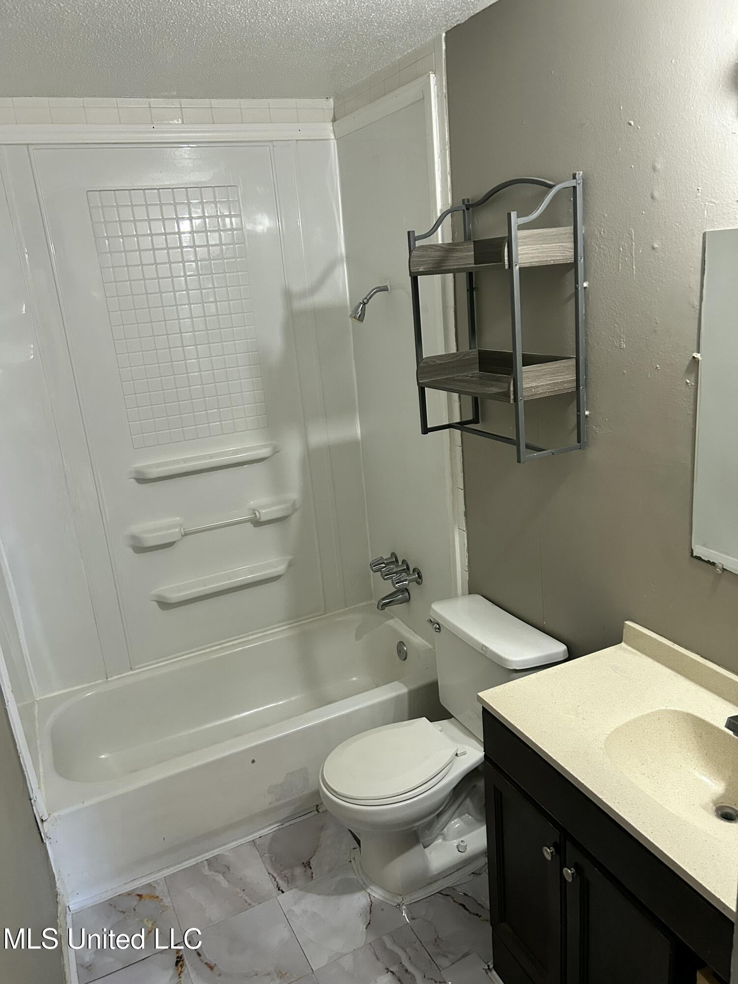 2000 Carol Drive Property Photo 8