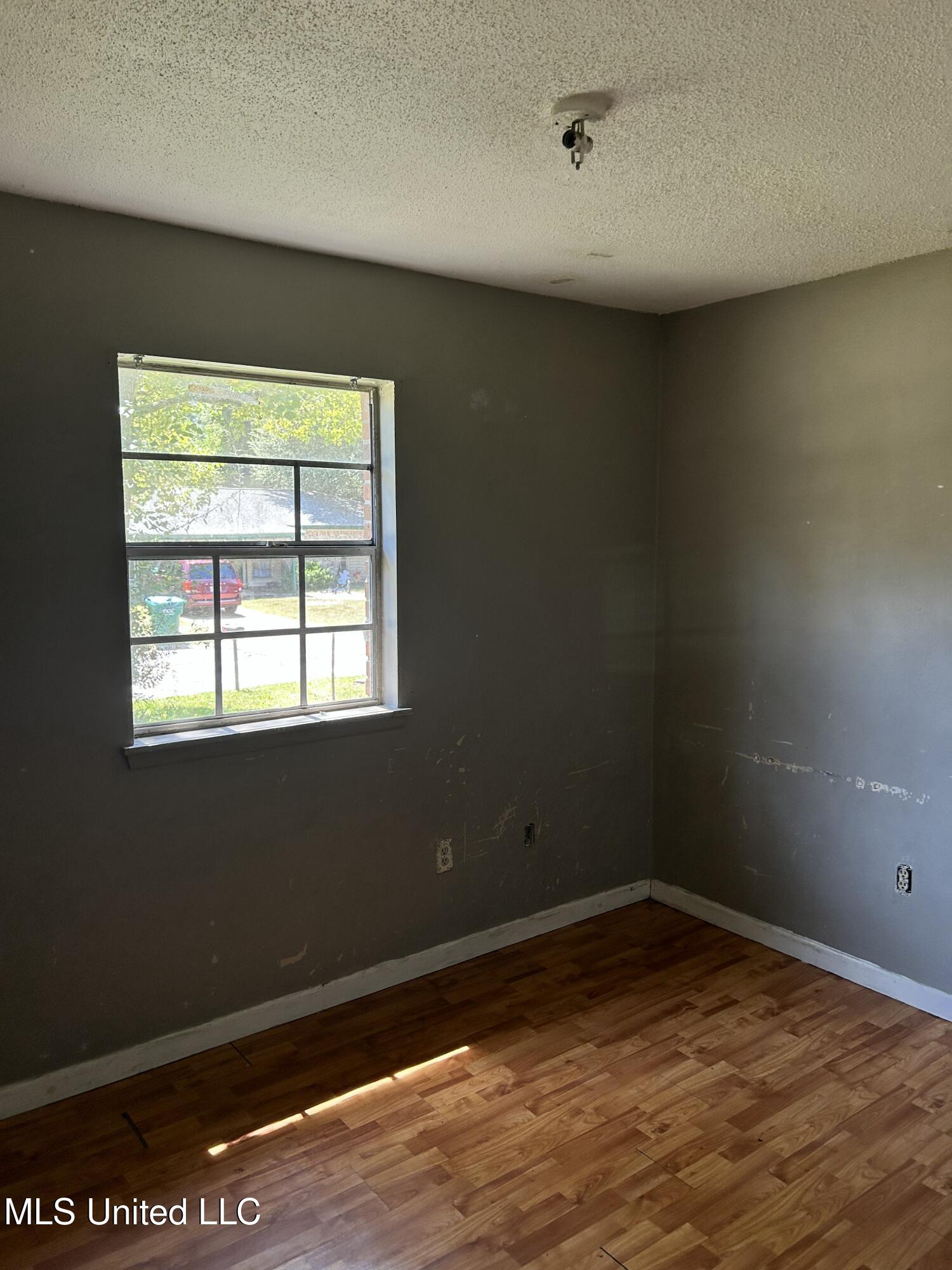 2000 Carol Drive Property Photo 9