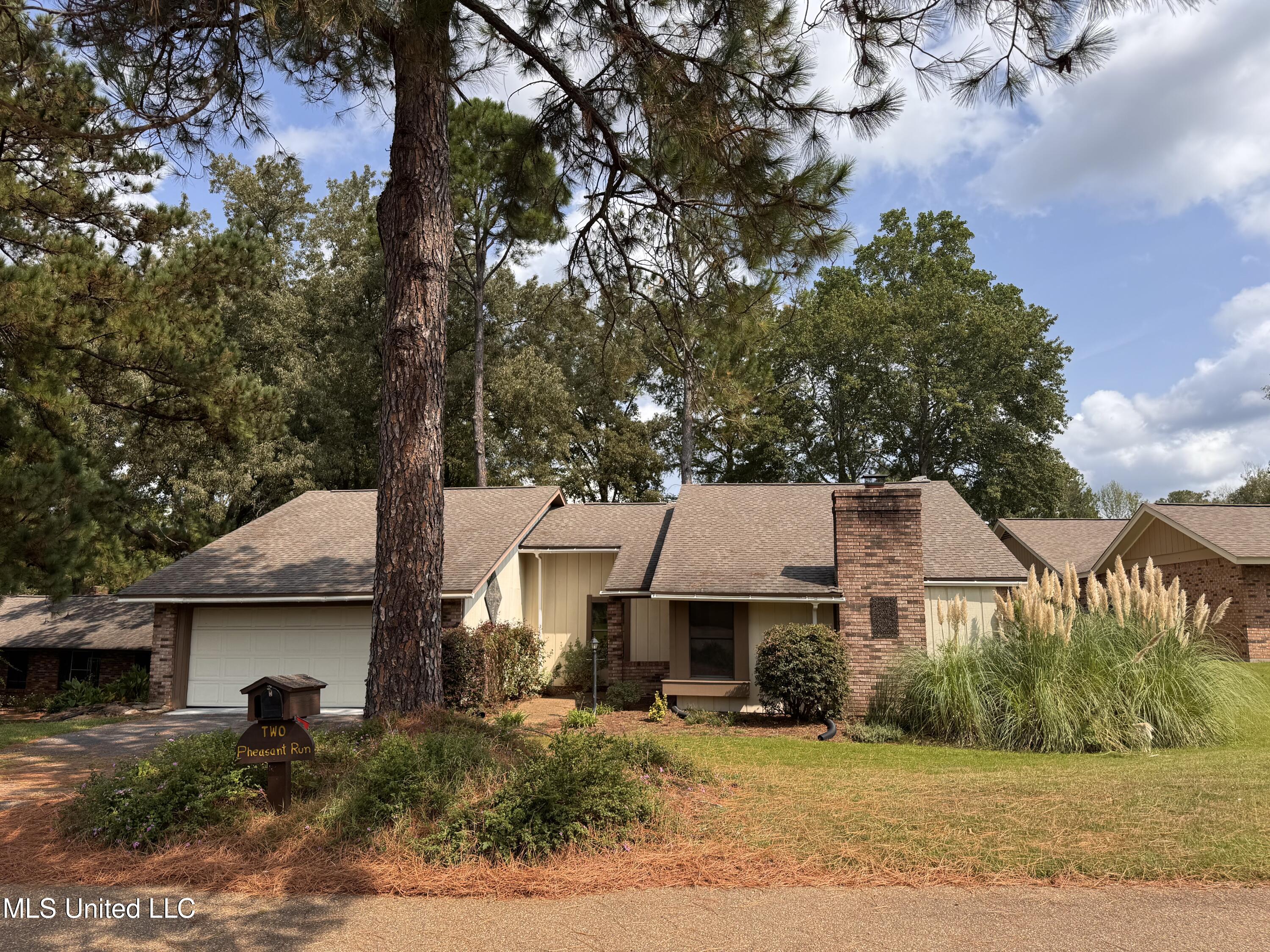 2 Pheasant Run Property Photo 4