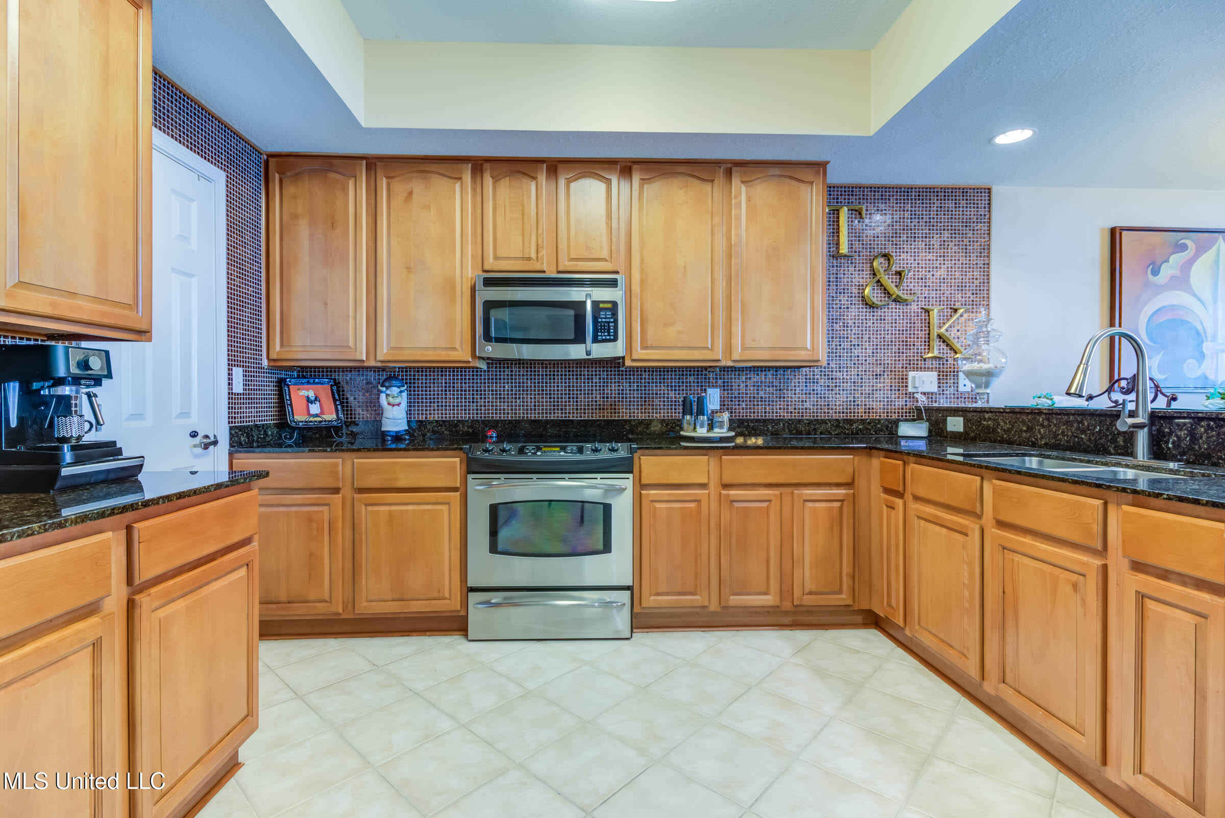 2668 Beach Boulevard Property Photo 4