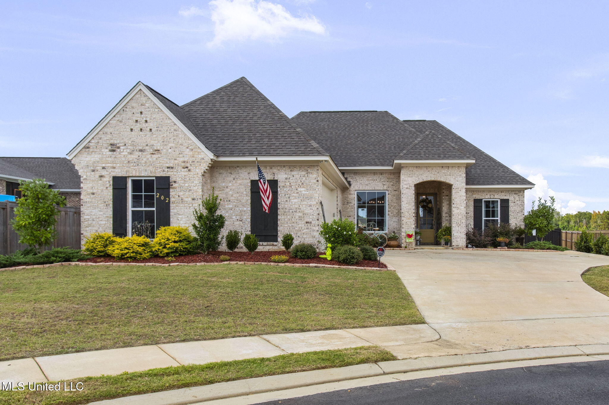 202 Silver Maple Place Property Photo 2