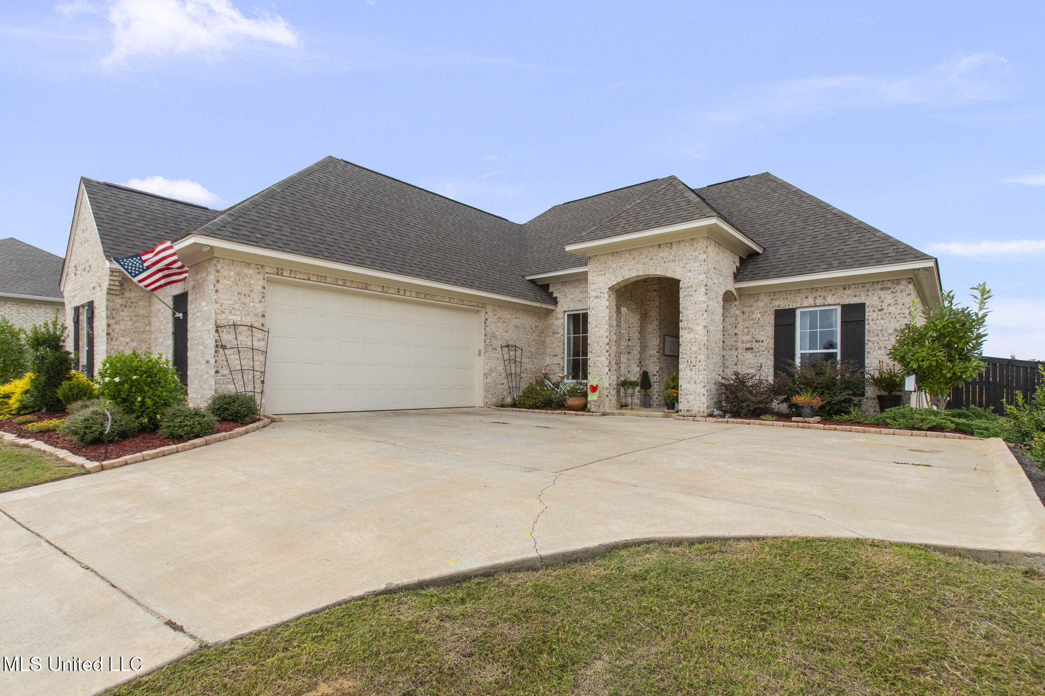 202 Silver Maple Place Property Photo 3