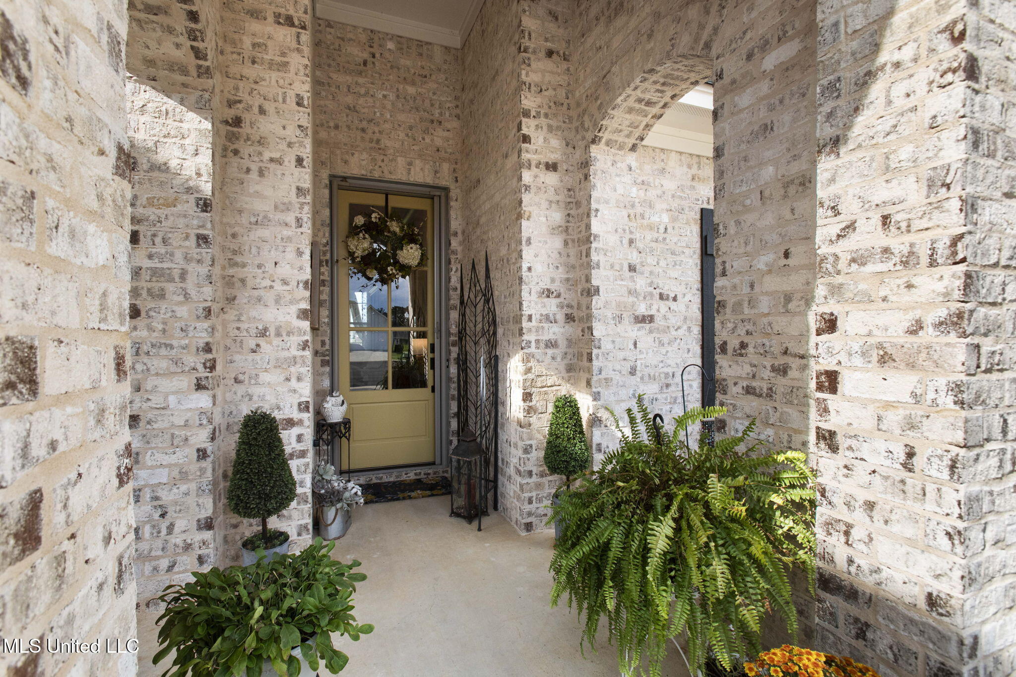 202 Silver Maple Place Property Photo 4