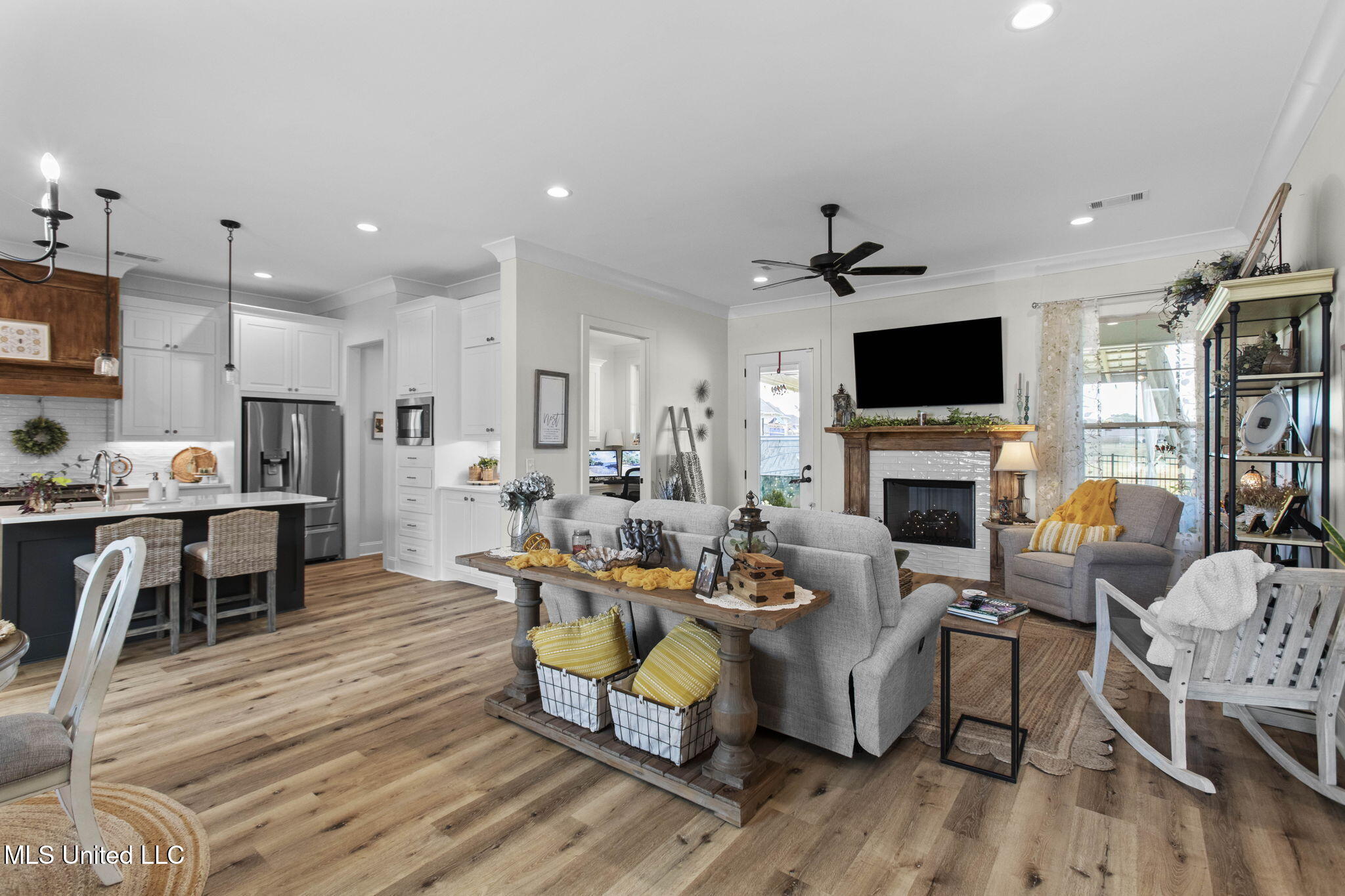 202 Silver Maple Place Property Photo 6