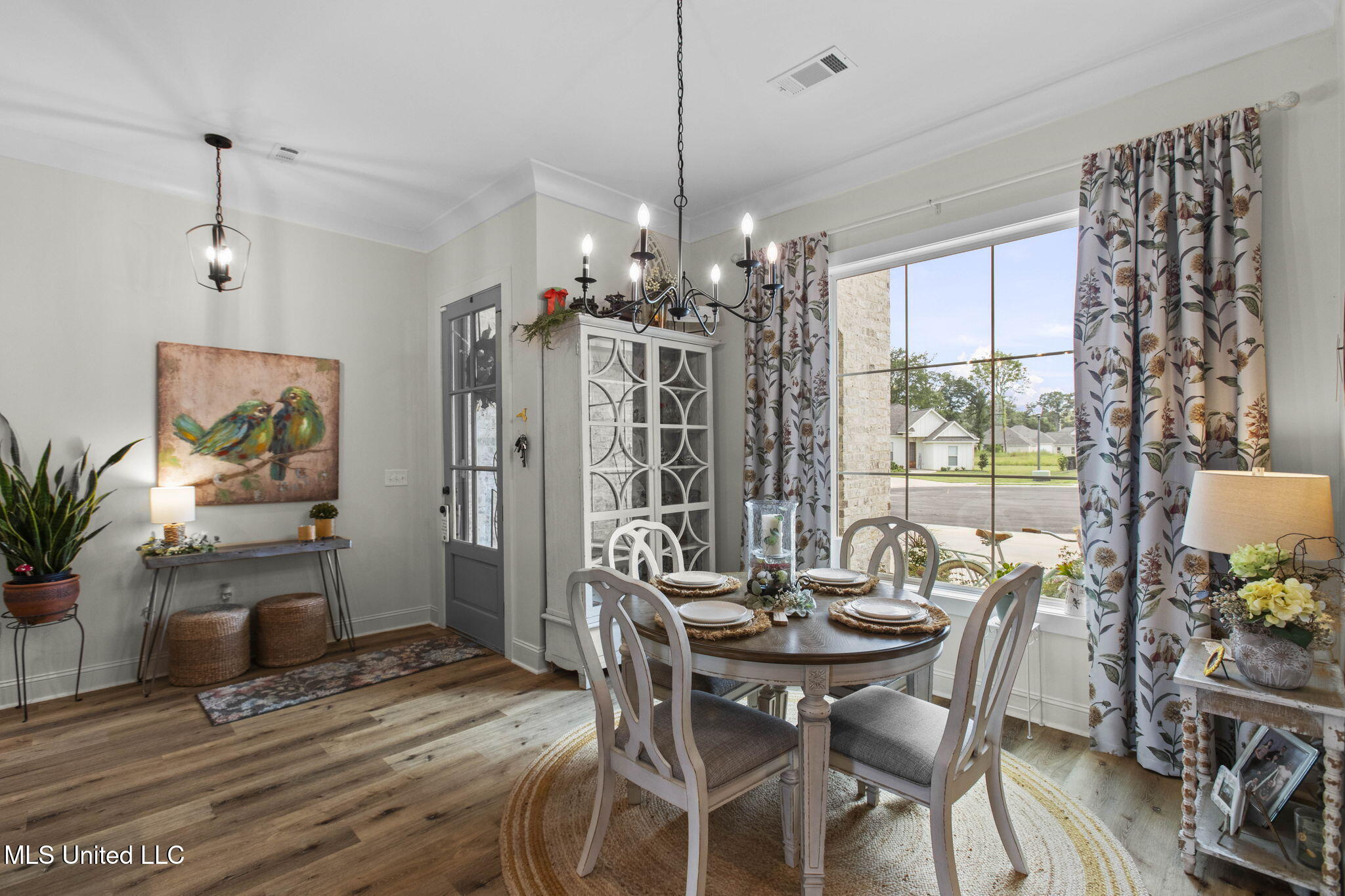 202 Silver Maple Place Property Photo 7