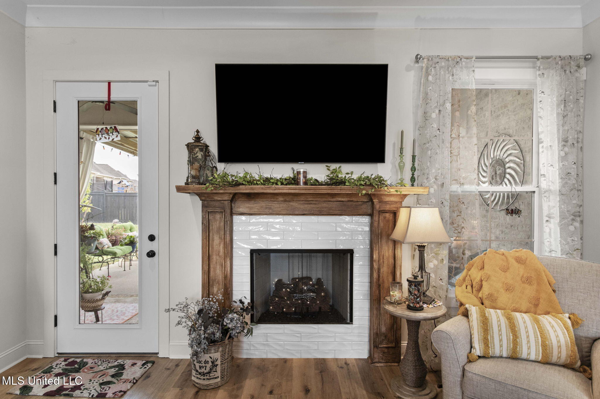 202 Silver Maple Place Property Photo 9