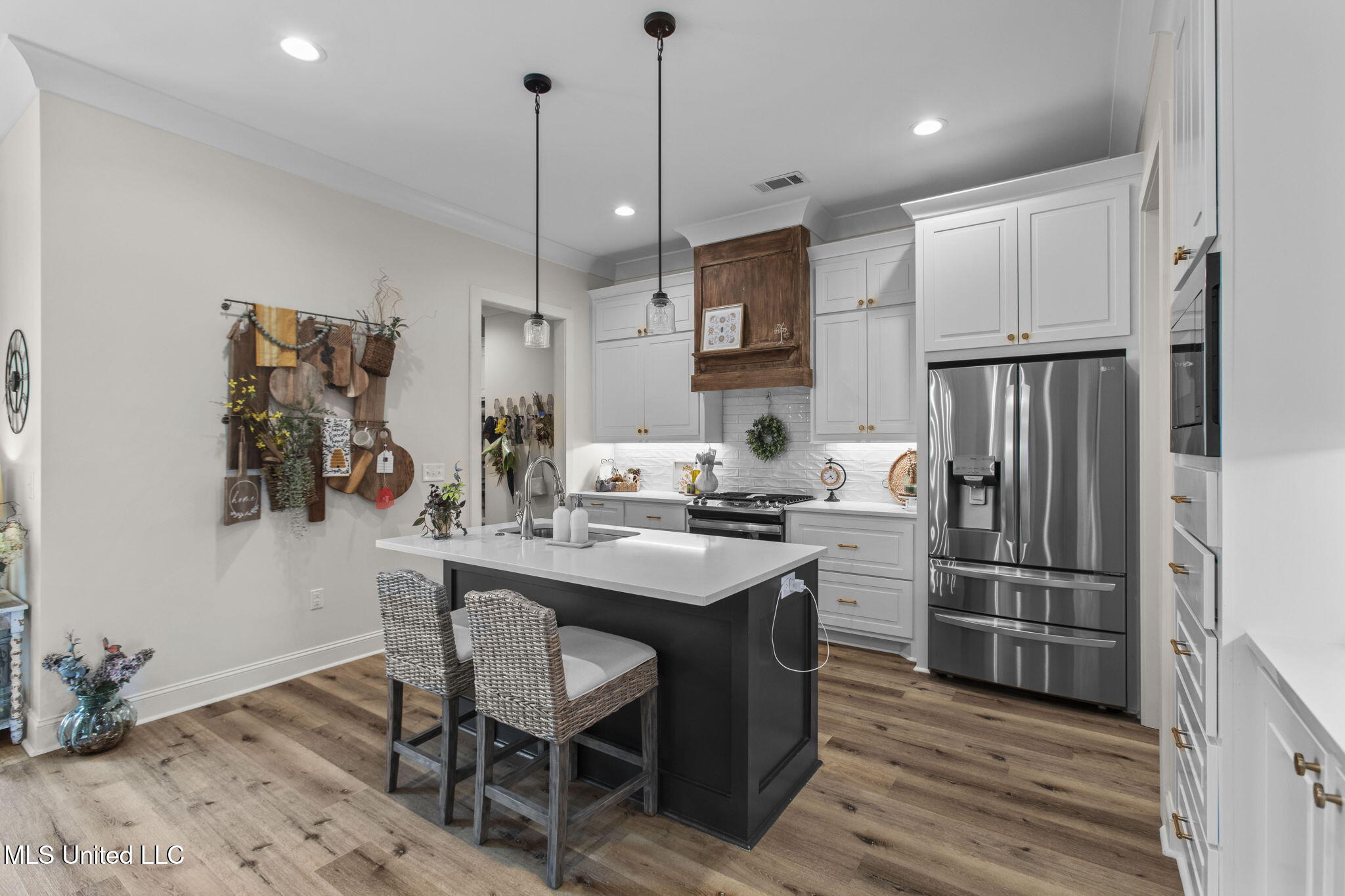 202 Silver Maple Place Property Photo 10