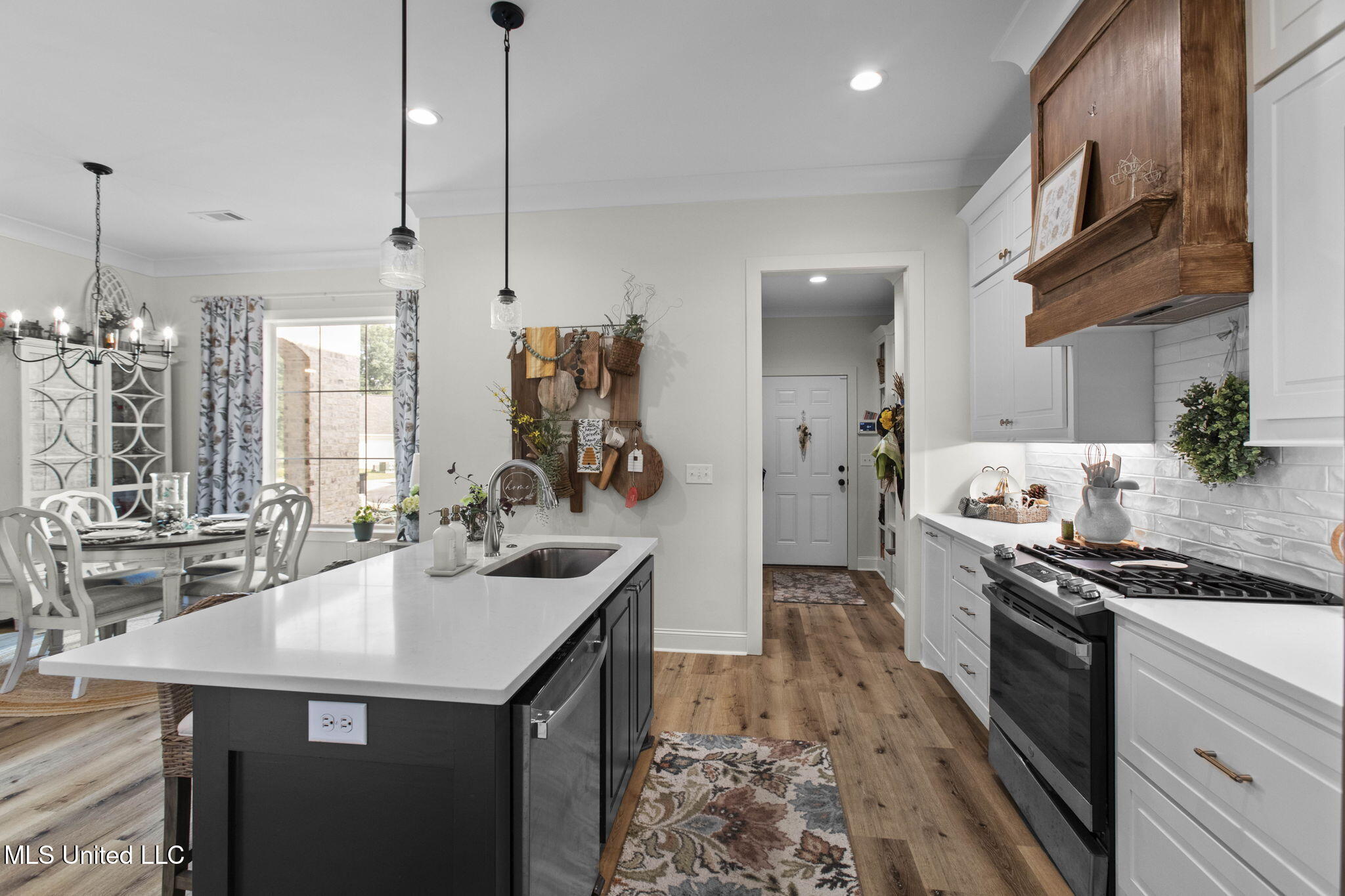 202 Silver Maple Place Property Photo 12