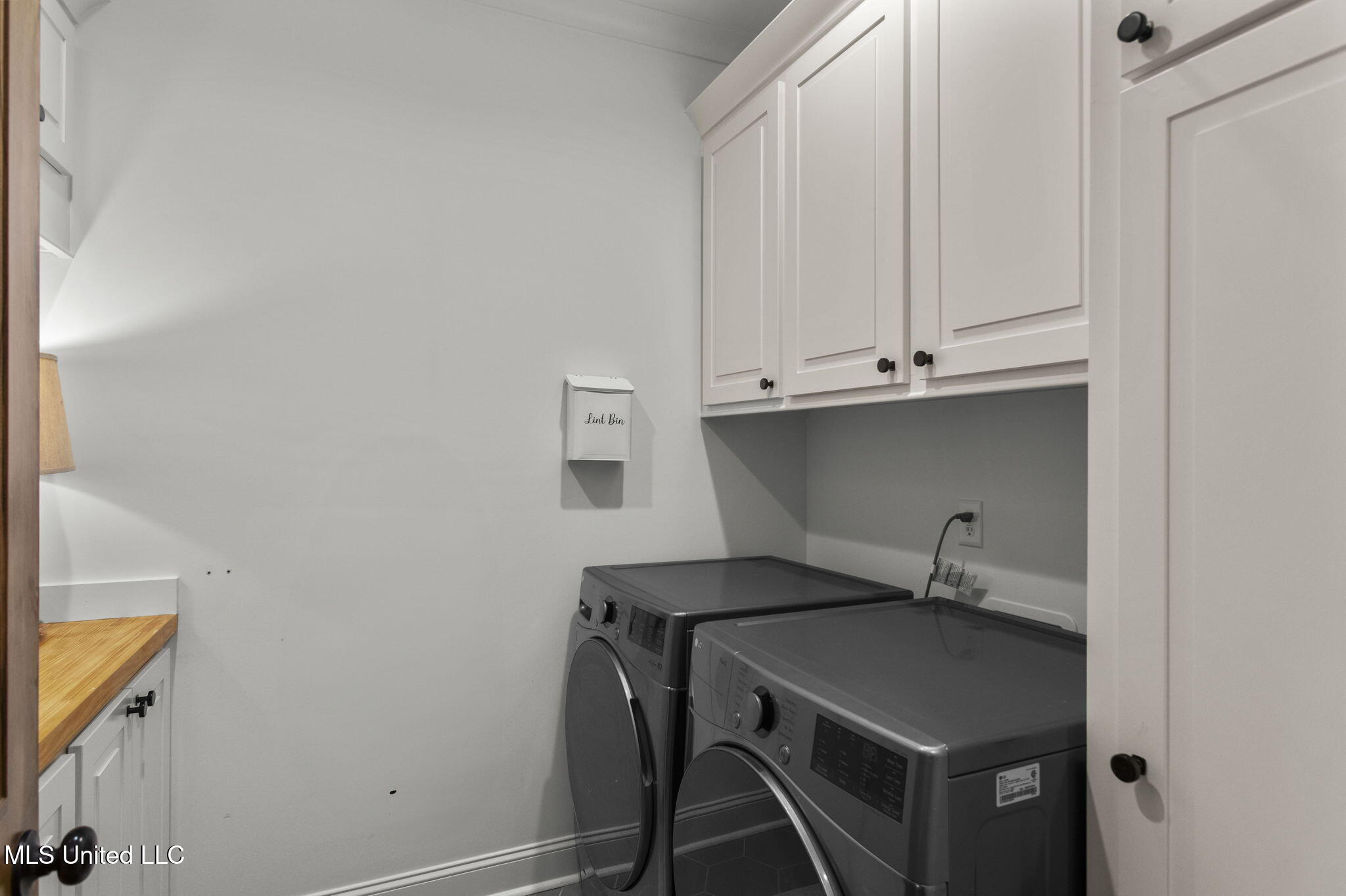 202 Silver Maple Place Property Photo 14