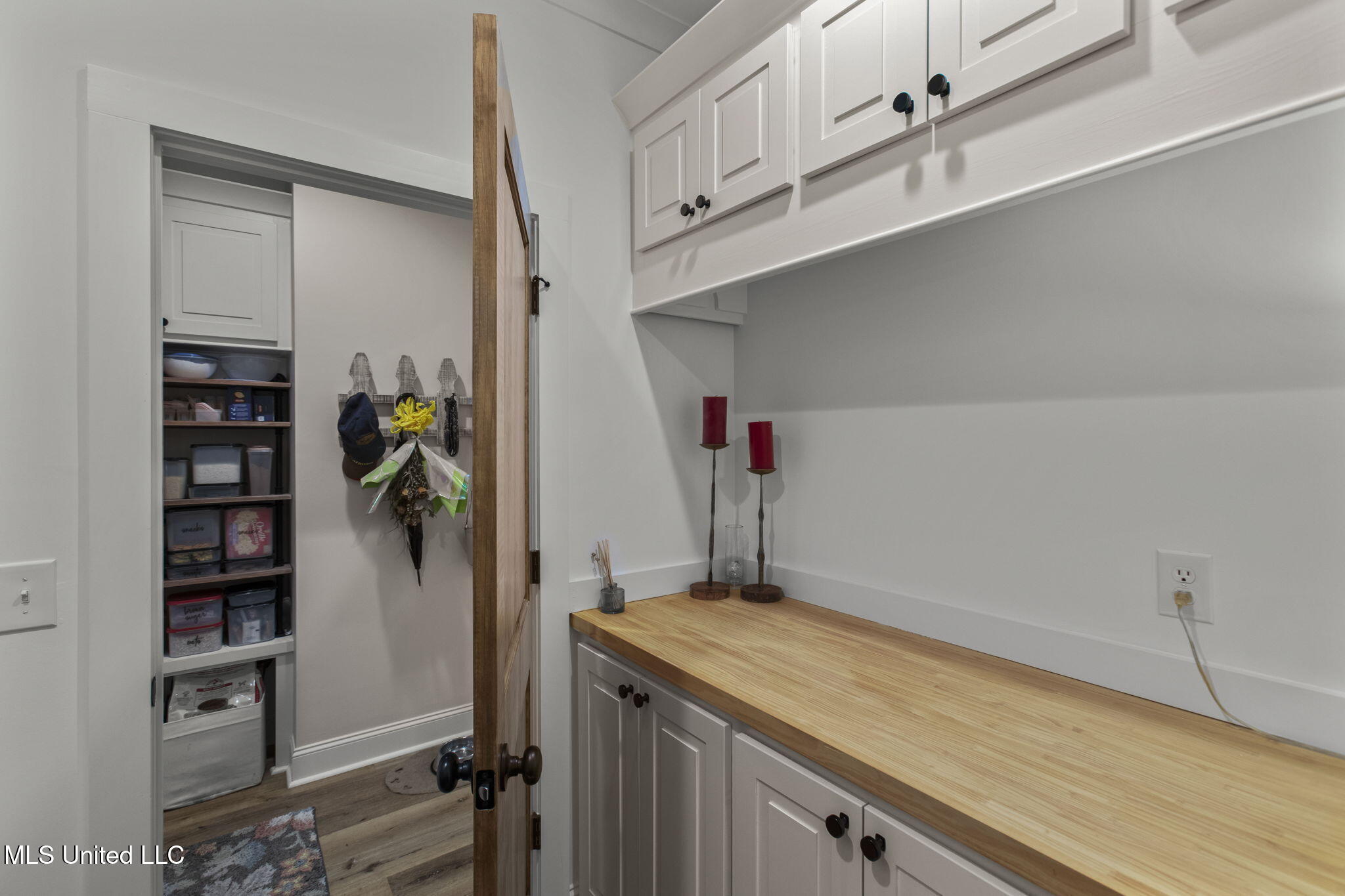 202 Silver Maple Place Property Photo 16