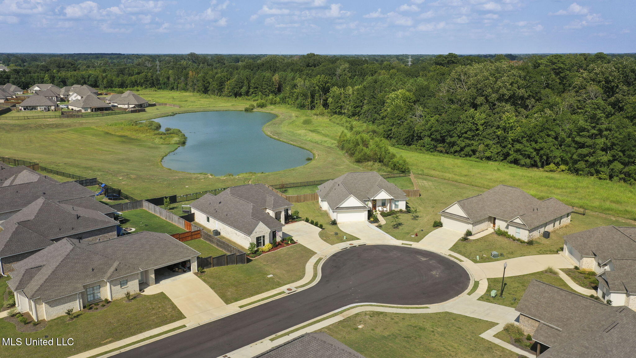 202 Silver Maple Place Property Photo 32