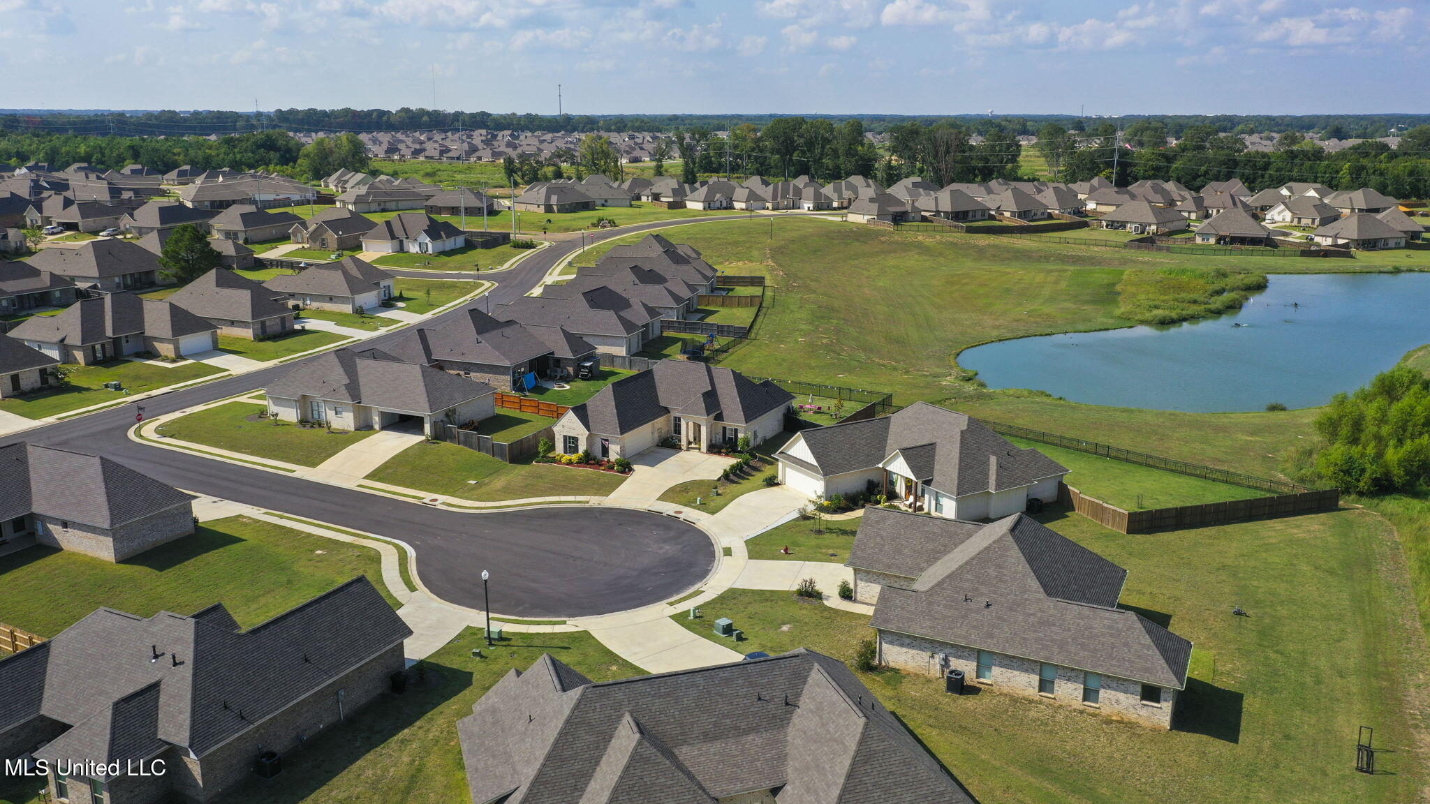 202 Silver Maple Place Property Photo 34