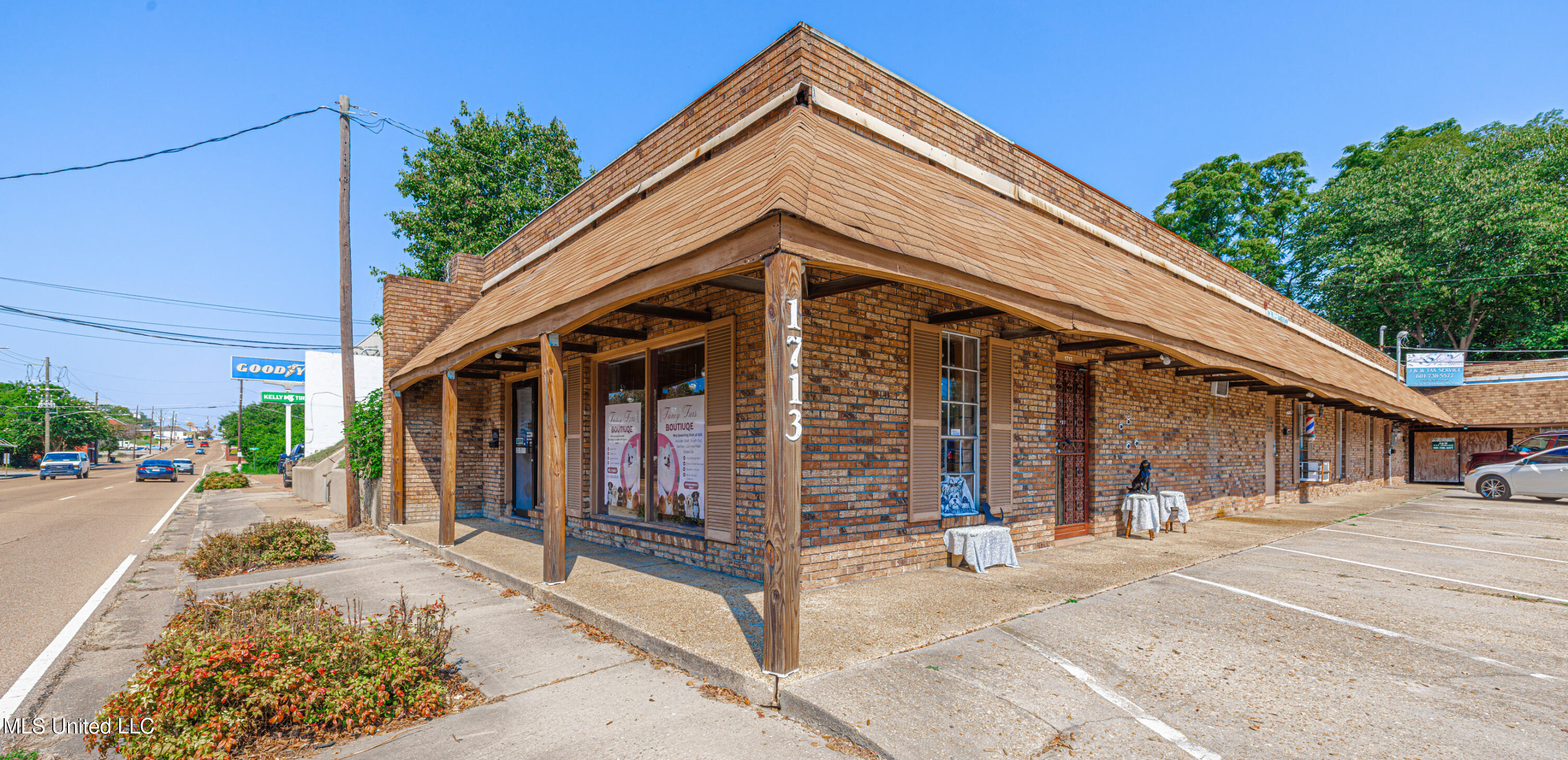 1713 Clay Street Property Photo 10